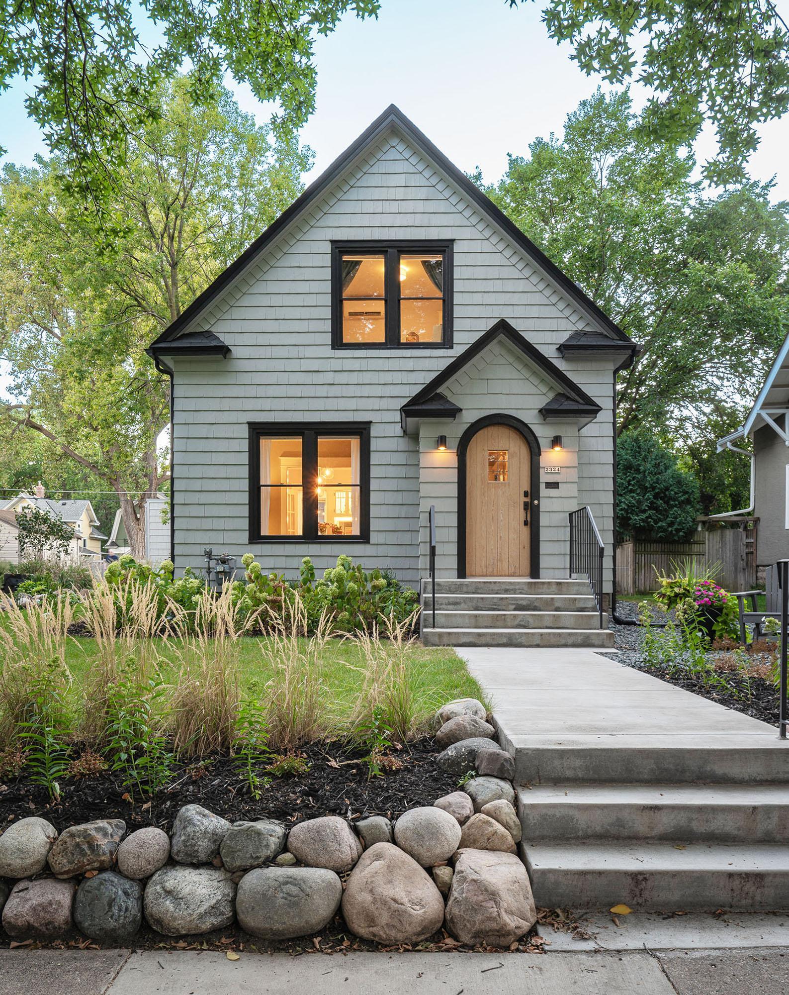 2324 Brewster Street