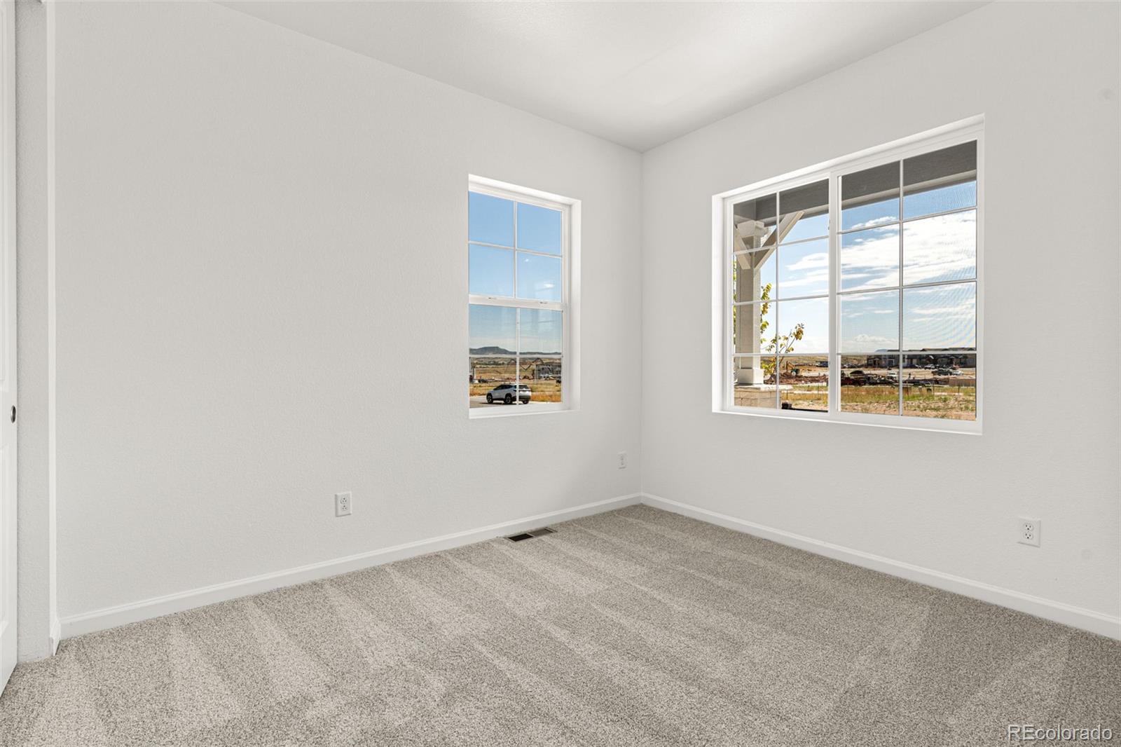 8942 Whiteclover Street