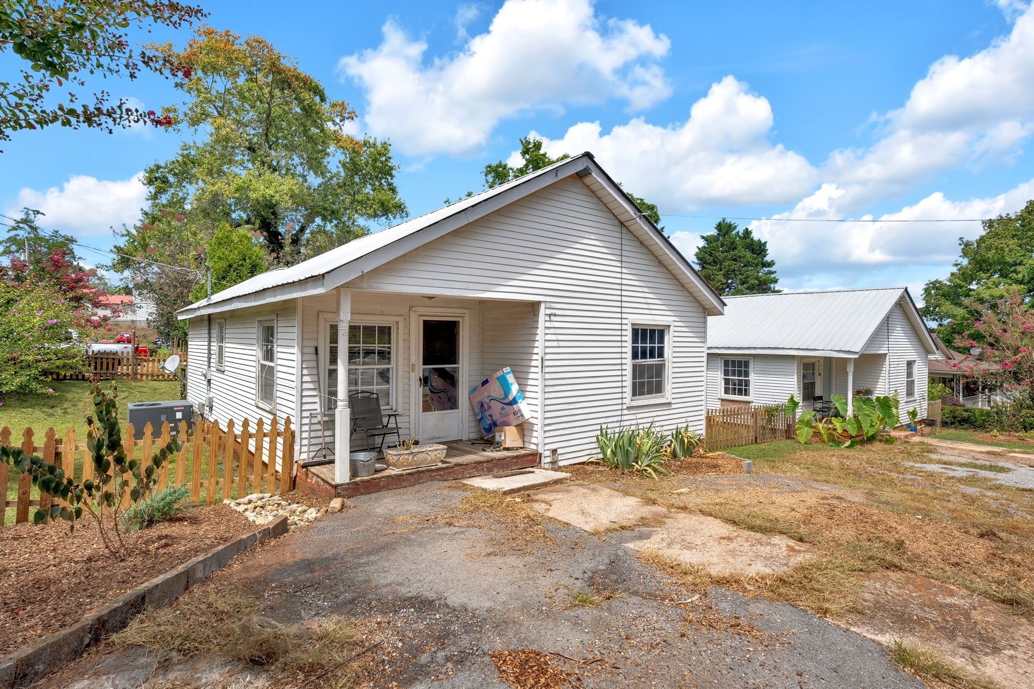 203 3rd Ave NE — sold
