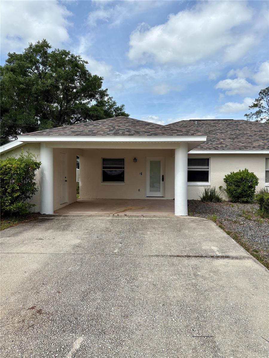 Newly renovated 2/2 duplex. Granite counter tops, stainless steel appliances. LVP wood flooring. New kitchen cabinets and bathroom vanities. ALL APPLICANTS MUST HAVE A 625 CREDIT SCORE. PROOF OF INCOME. NO PETS NO SMOKING.