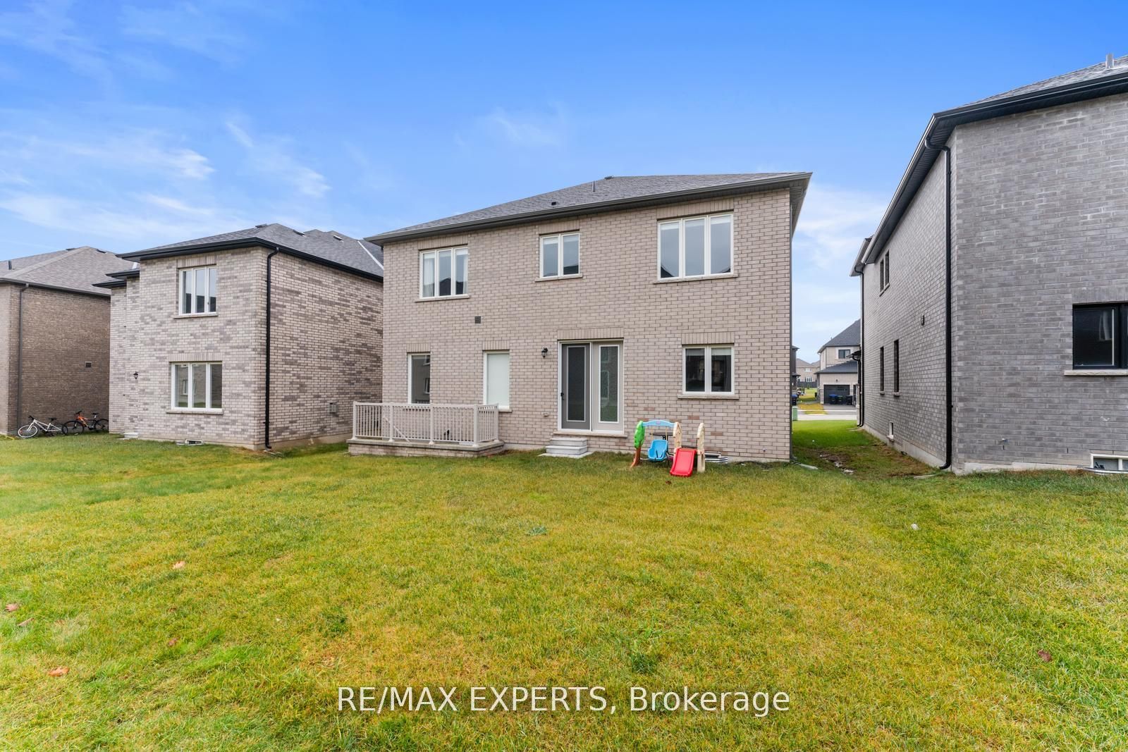 1583 Stovell Cres