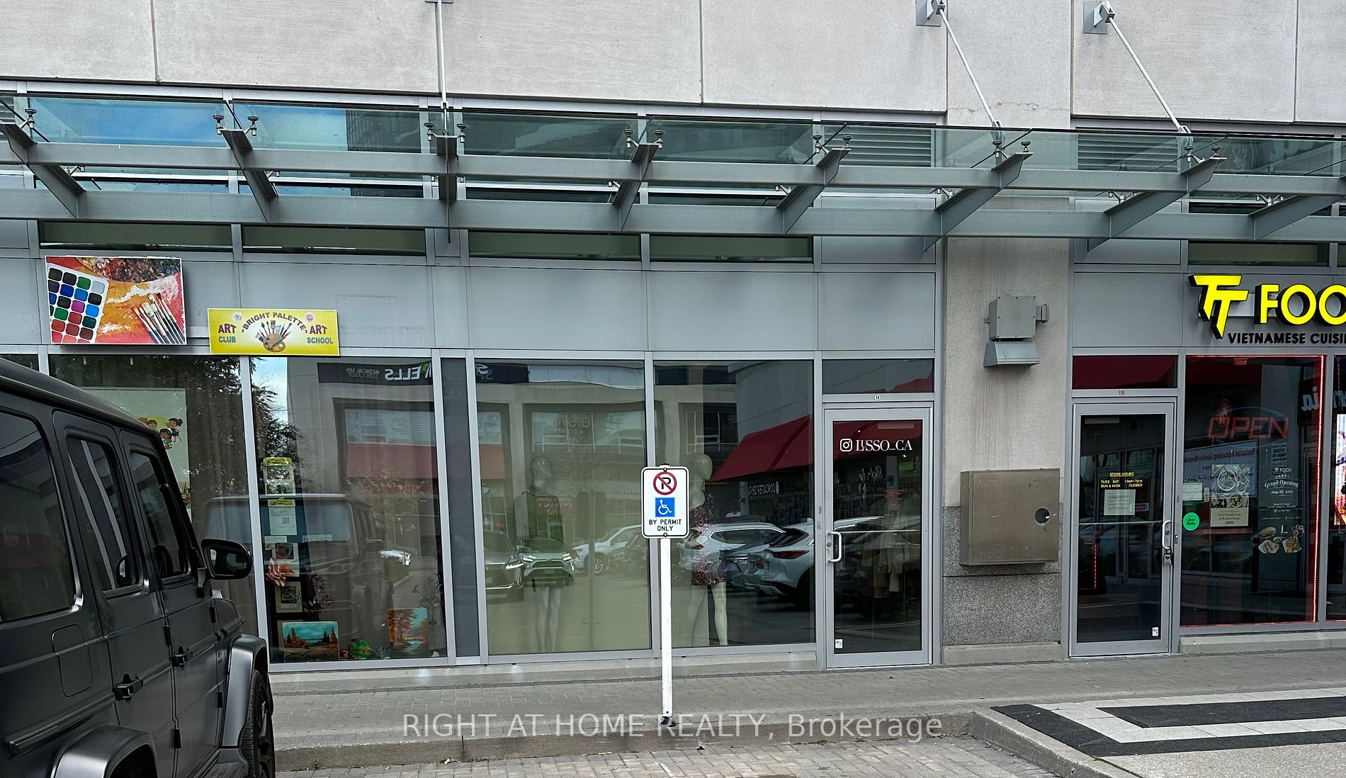 7181 Yonge St 14