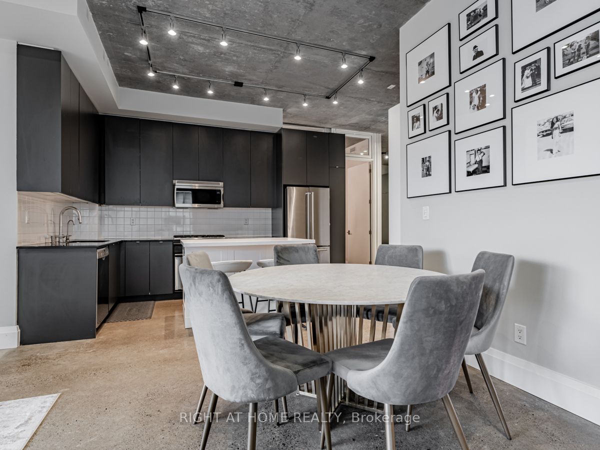 23 Brant St 704