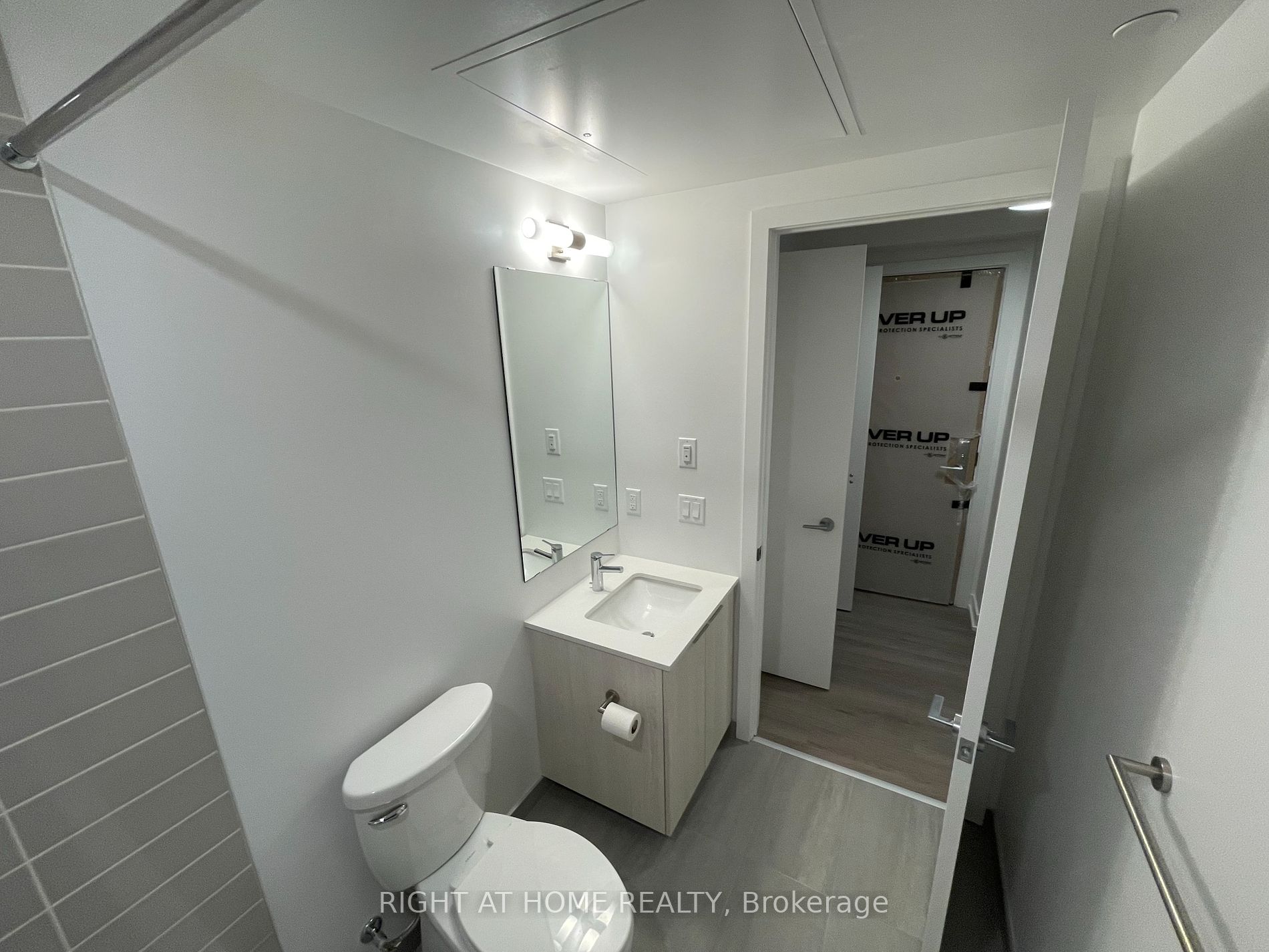357 W King St 1105
