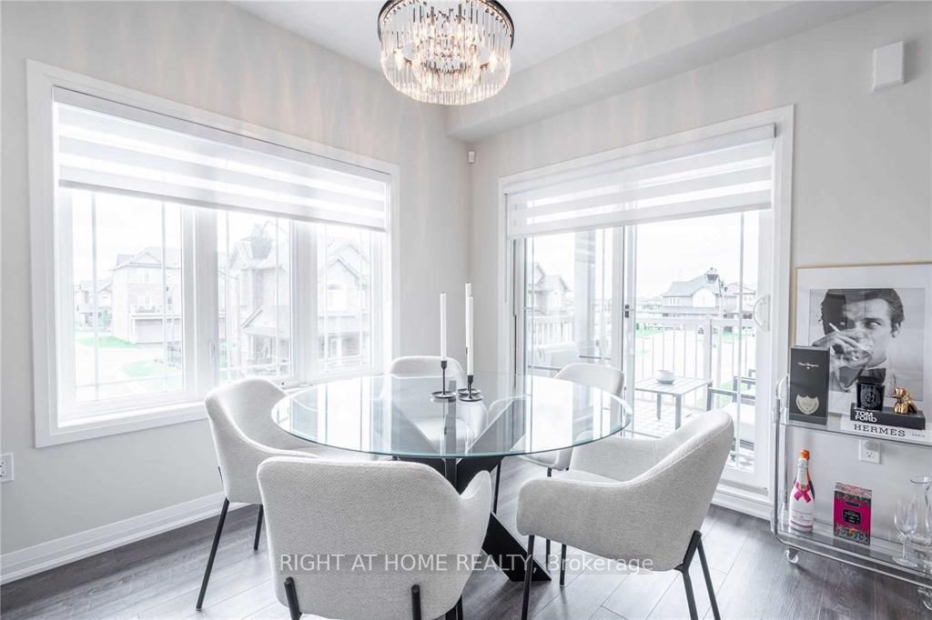 2 Aquarius Cres