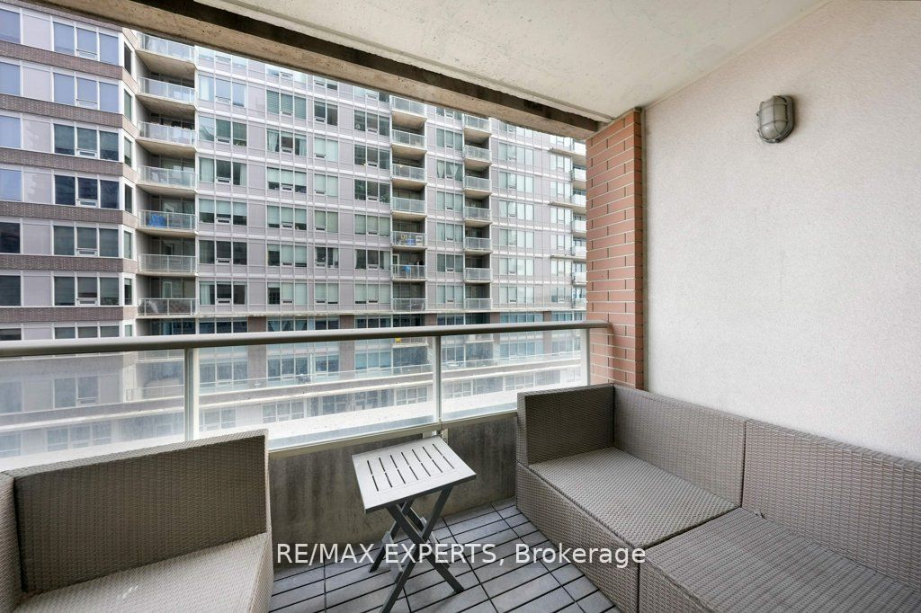 65 E Liberty St 818