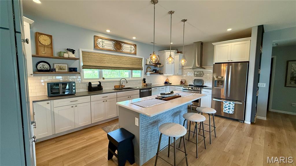 11214 W Lakeshore Drive