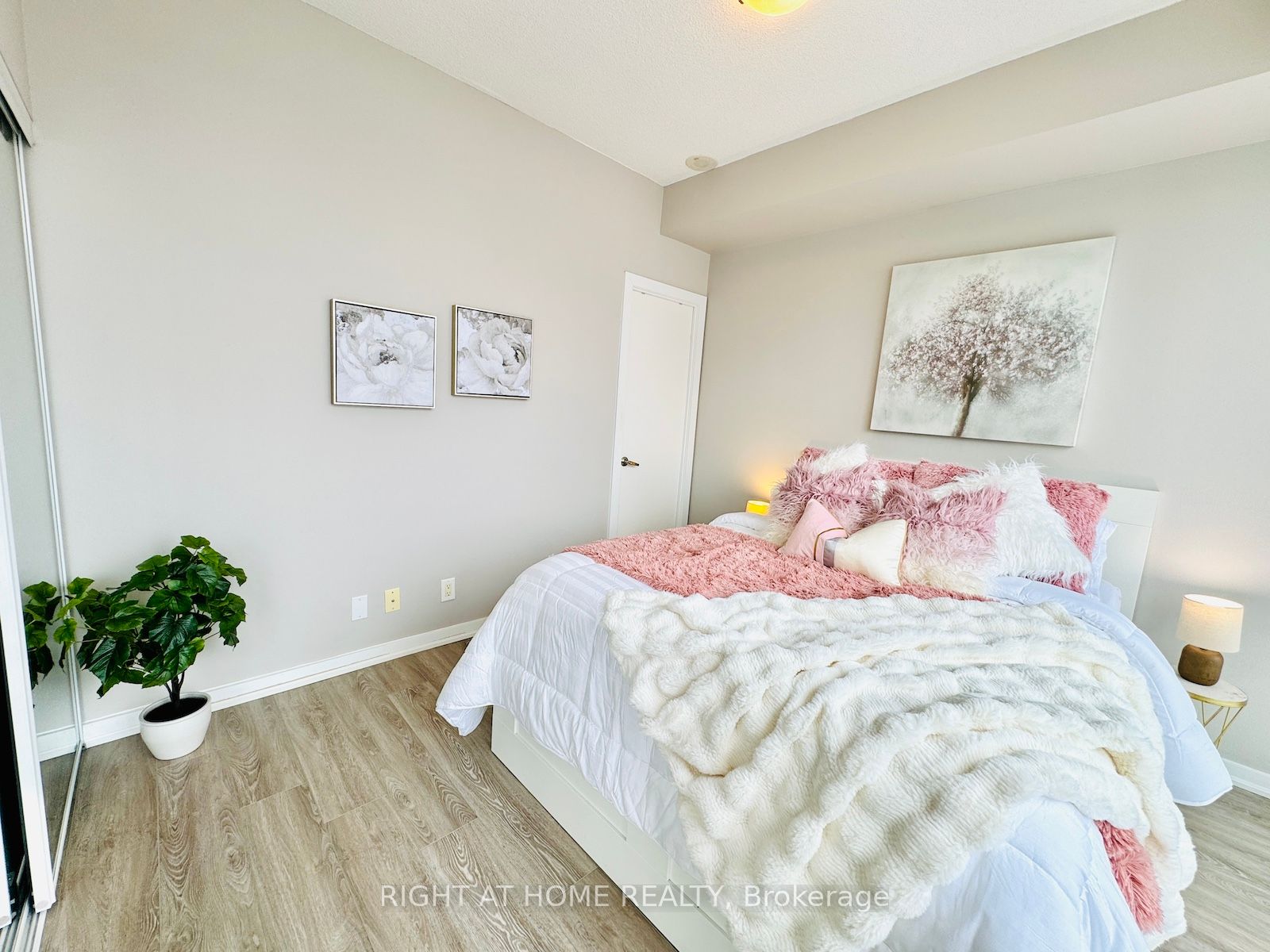 30 Canterbury Pl 1207
