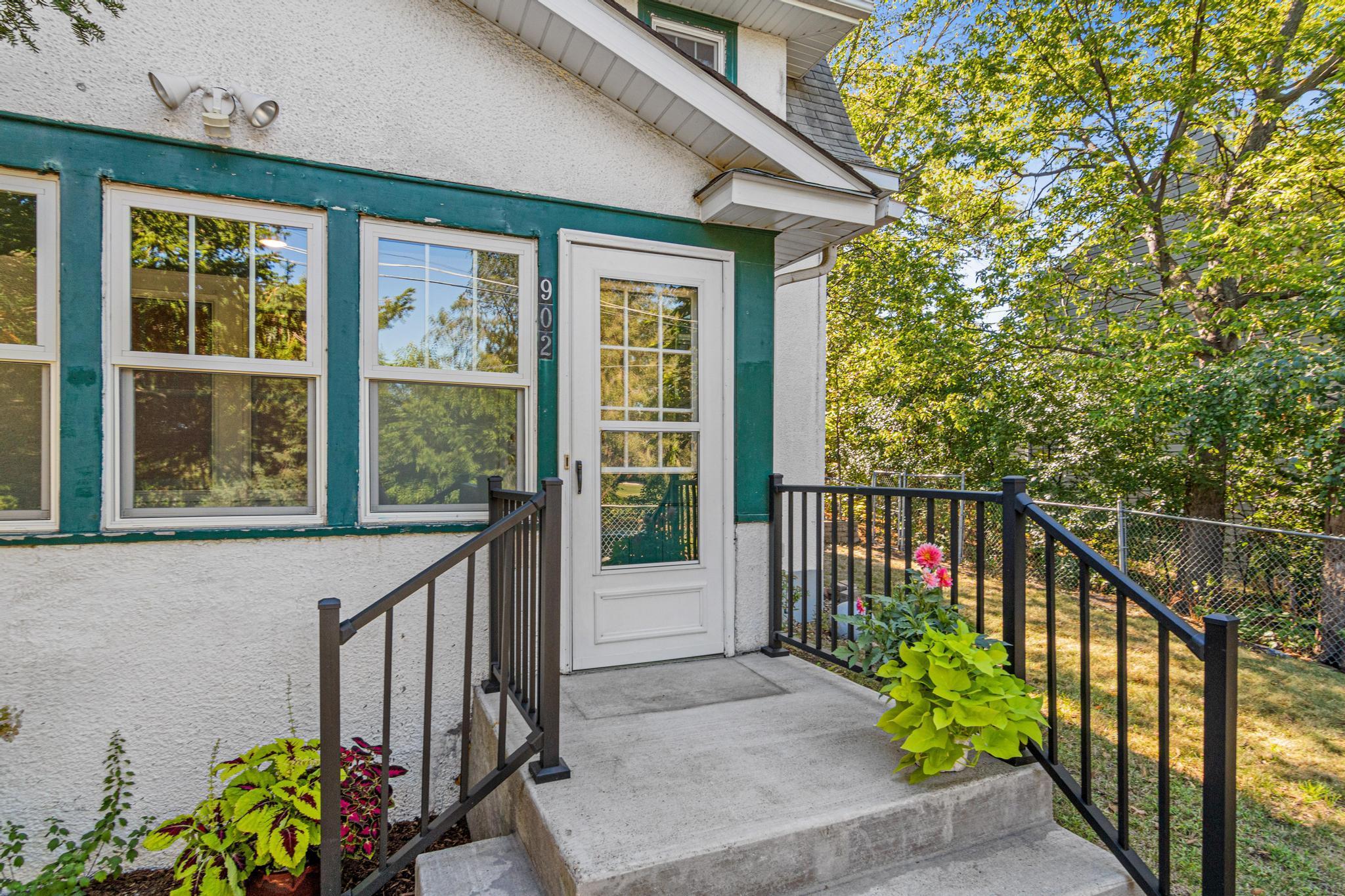 902 Hunt Place