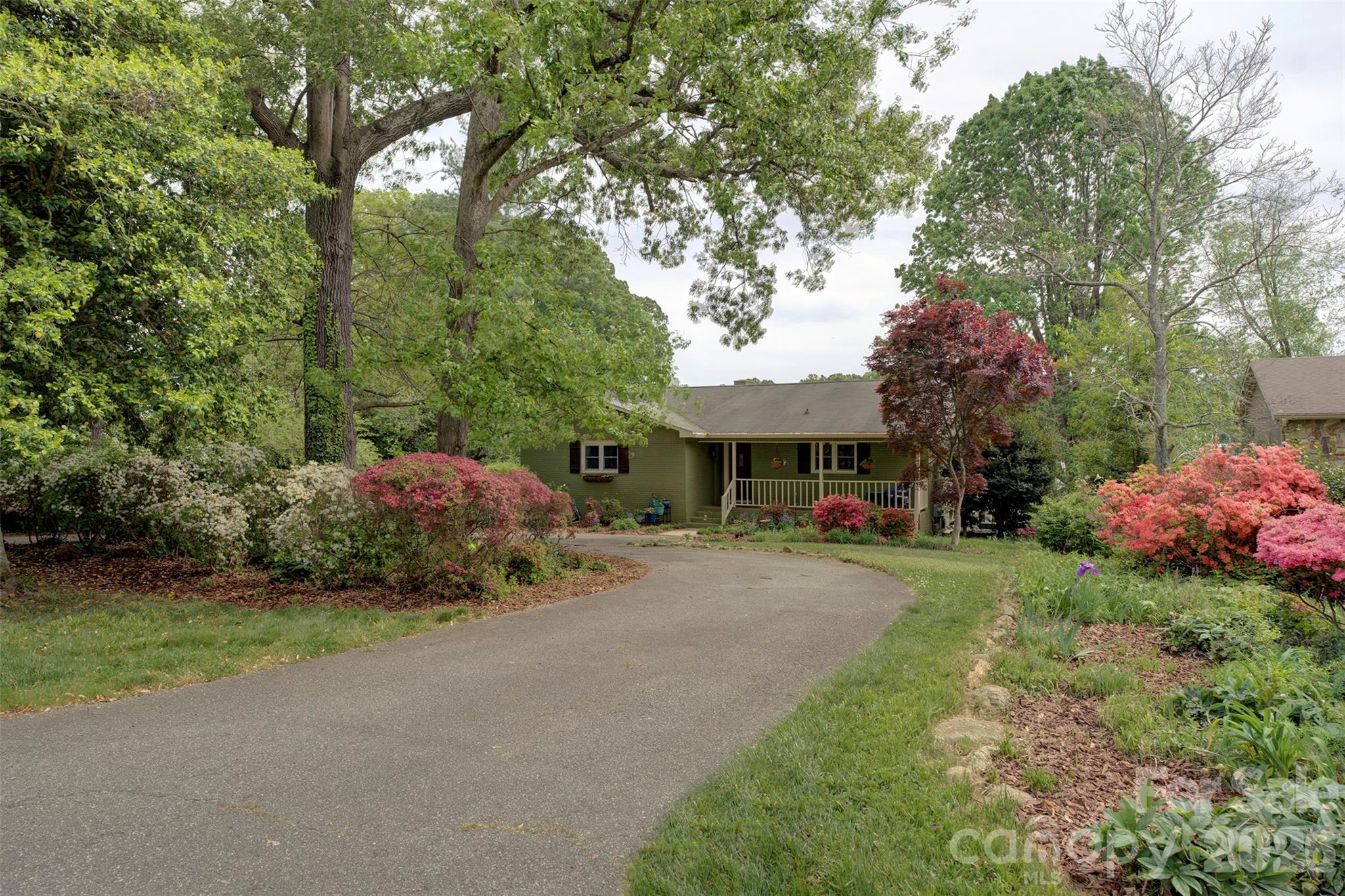 3002 Lake Shore Road S