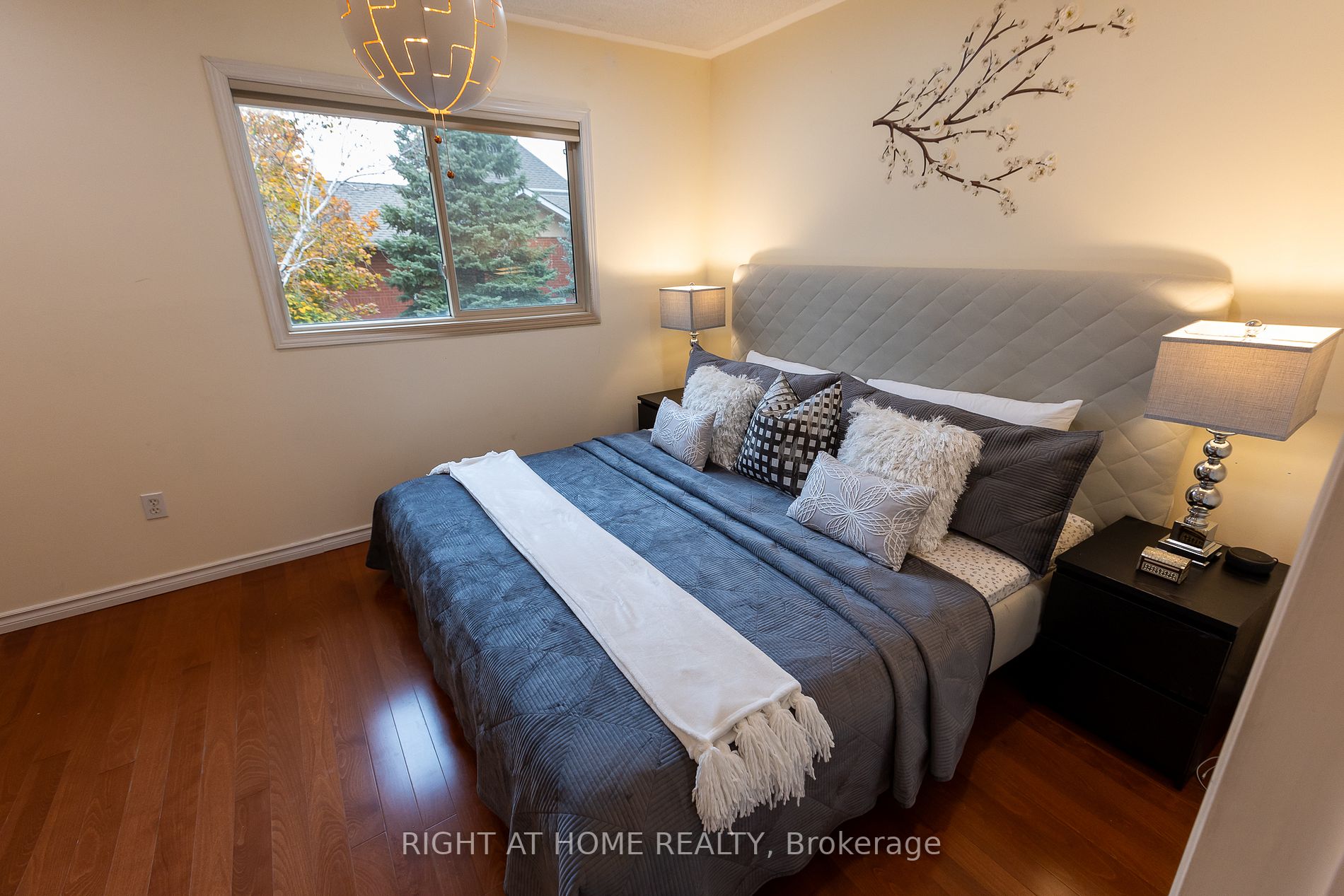 2077 Golden Orchard Tr
