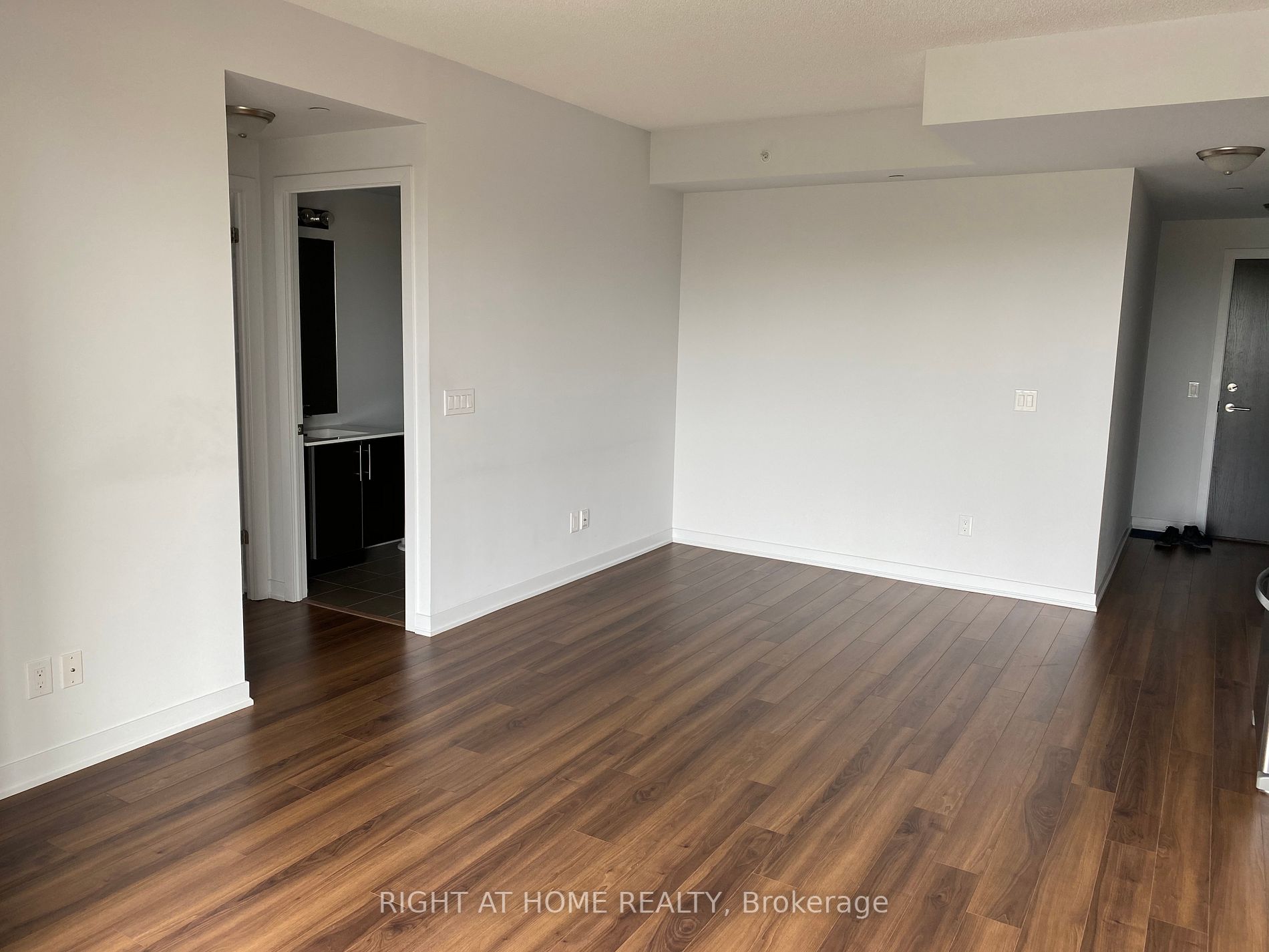 60 Berwick Ave 806