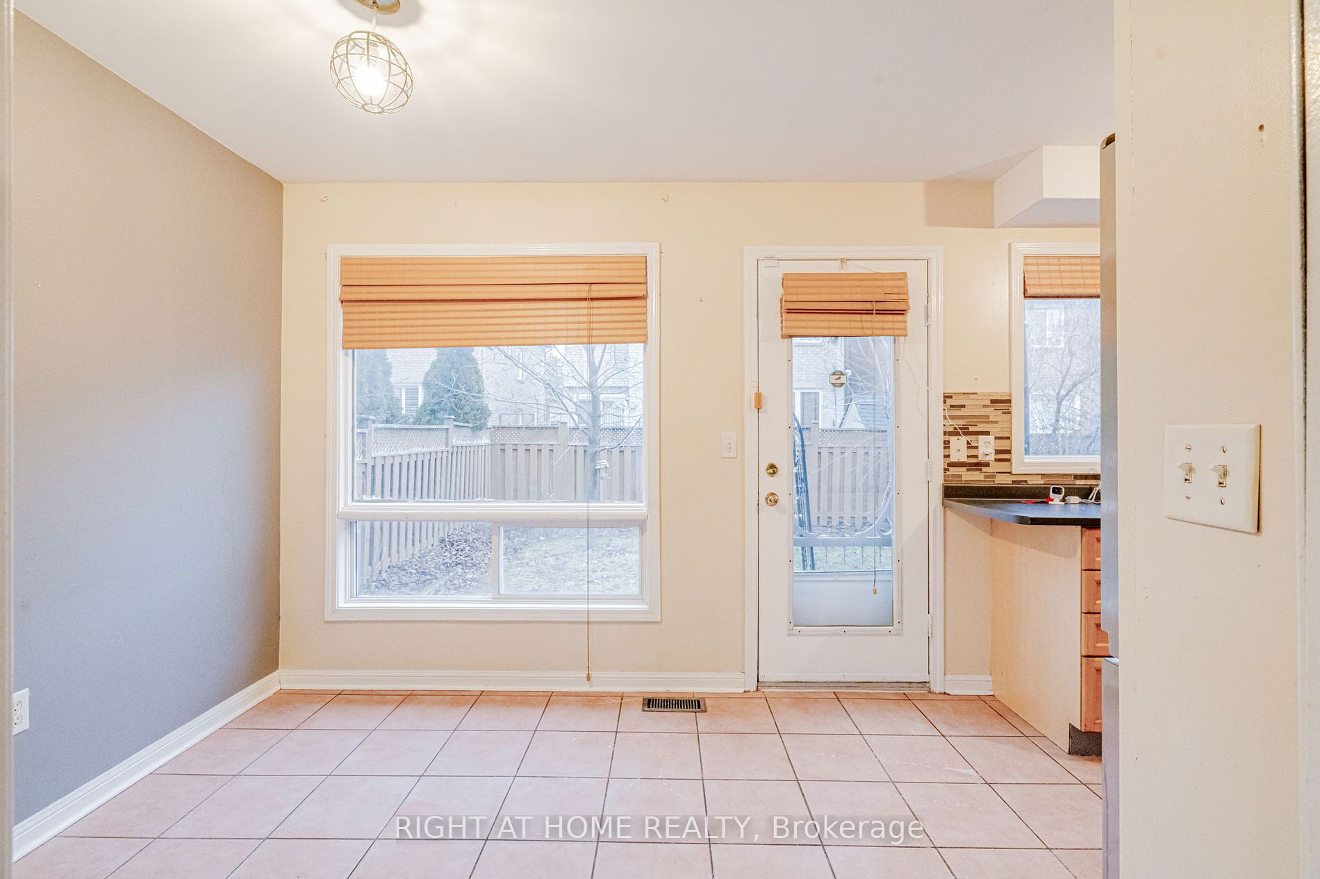 3155 Rock Harbour Rd