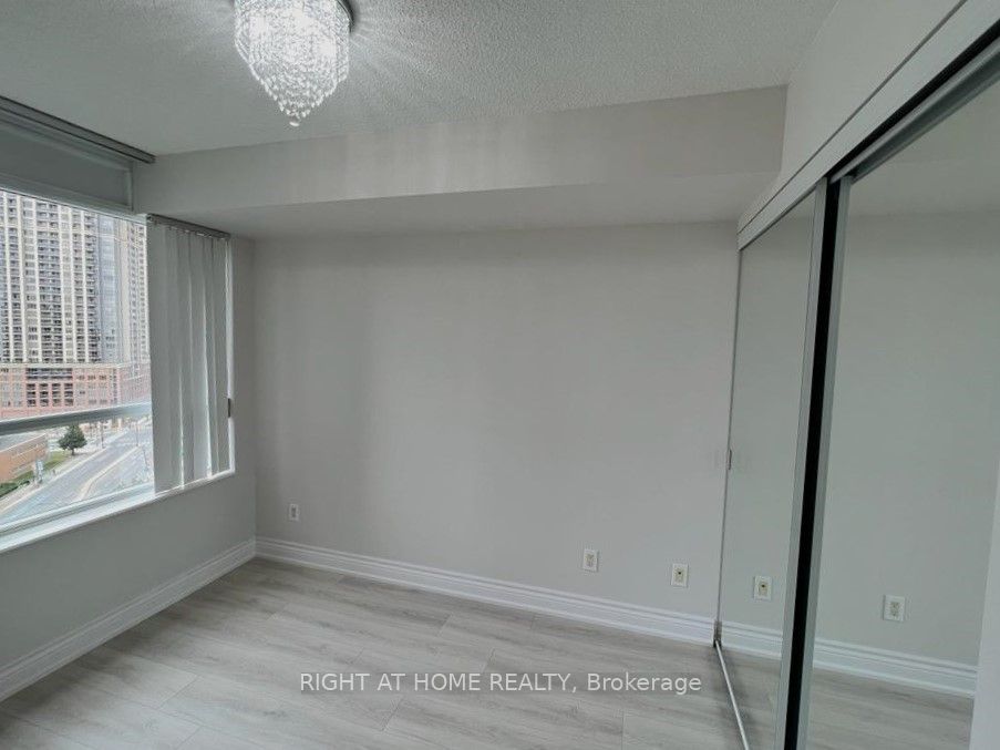 310 Burnhamthorpe Rd 1401