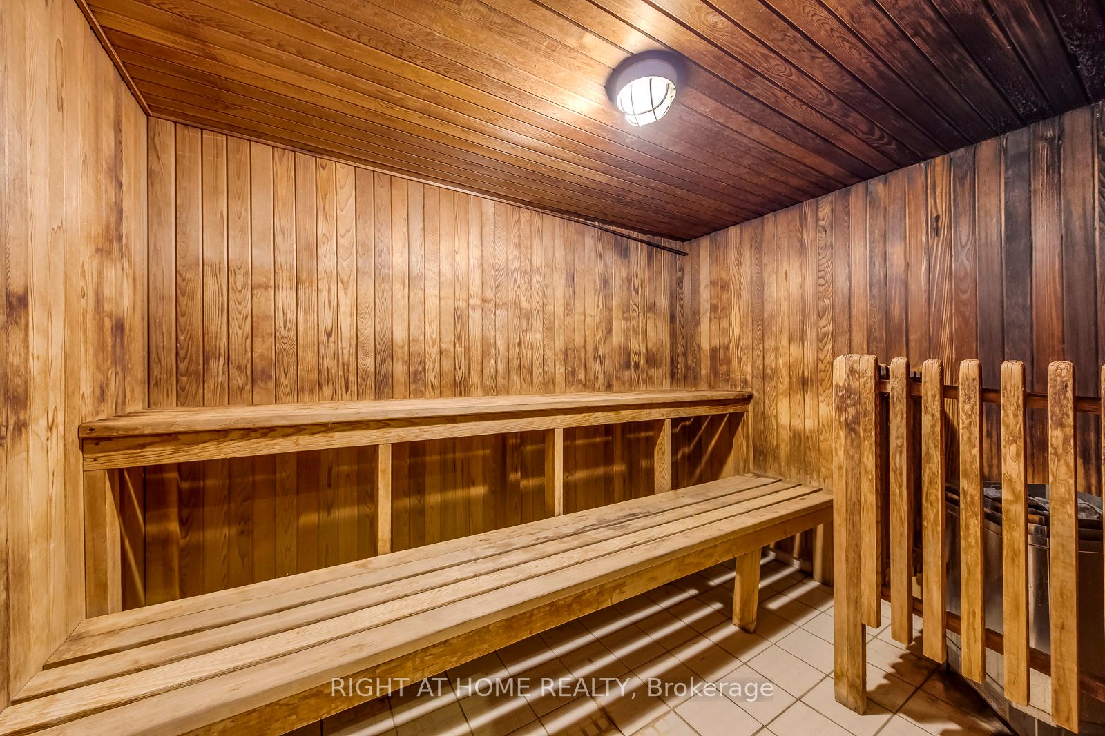 3700 Kaneff Cres 1412