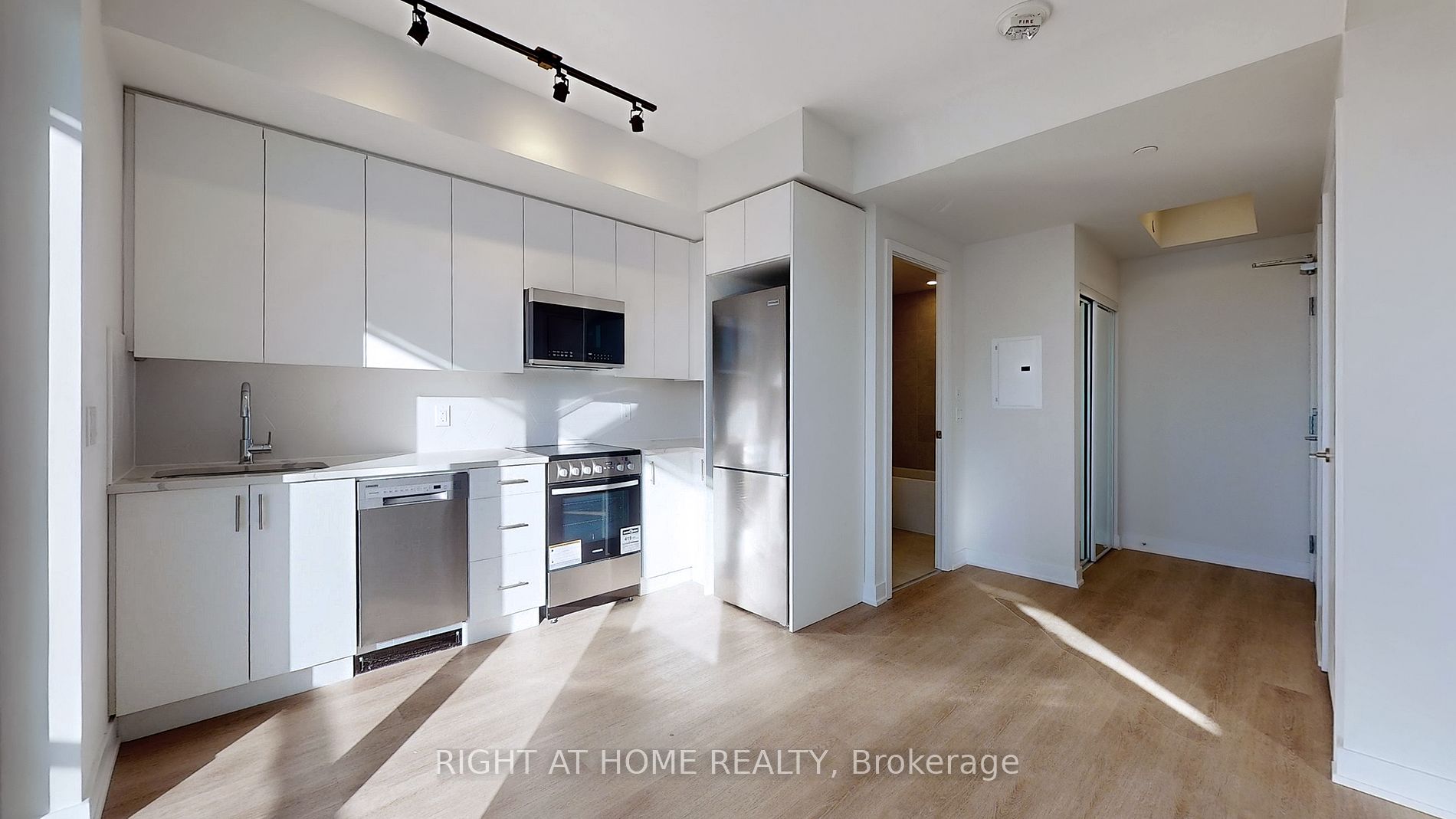15 Ellerslie Ave 1603