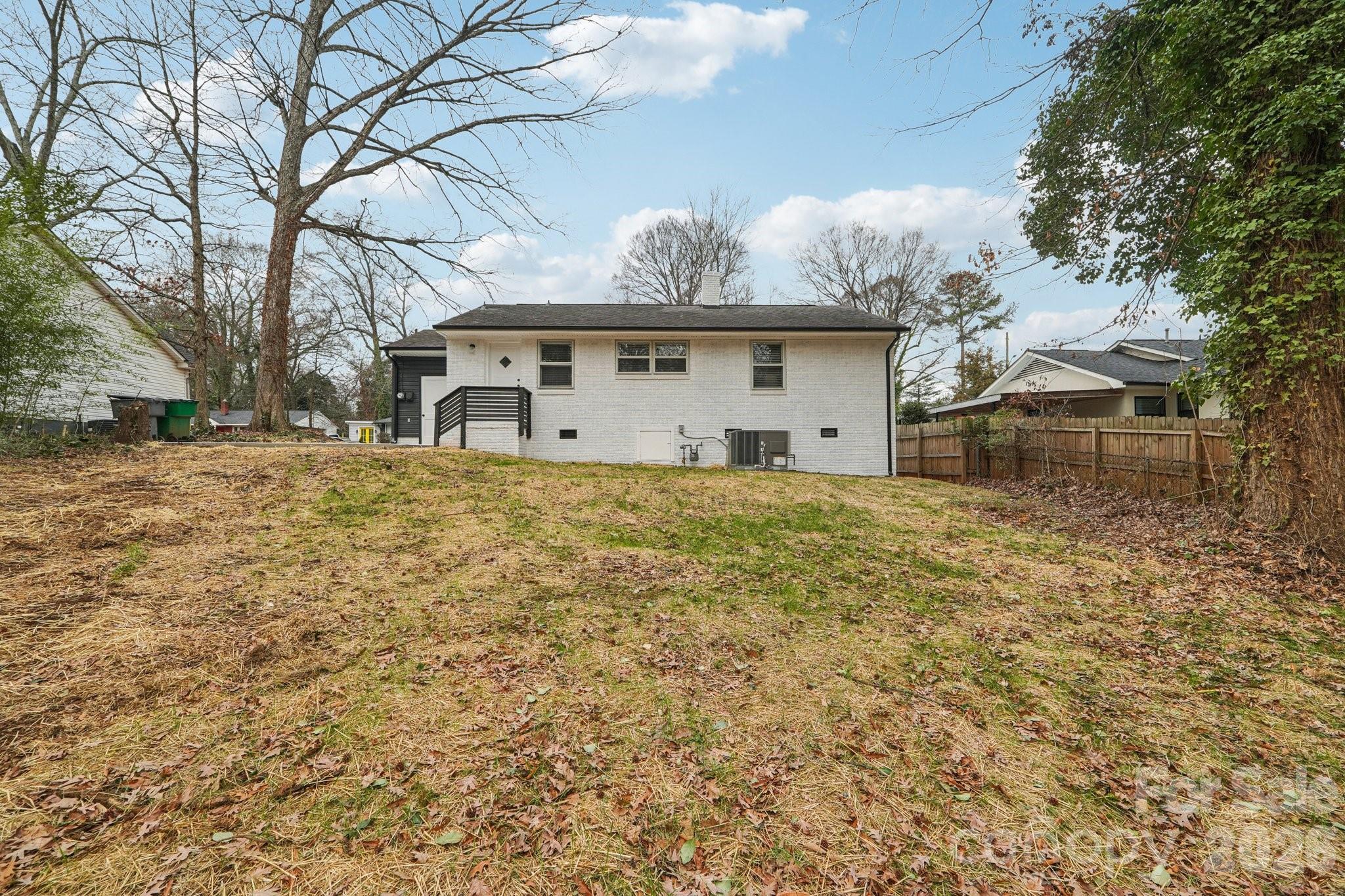 915 Crestmere Street