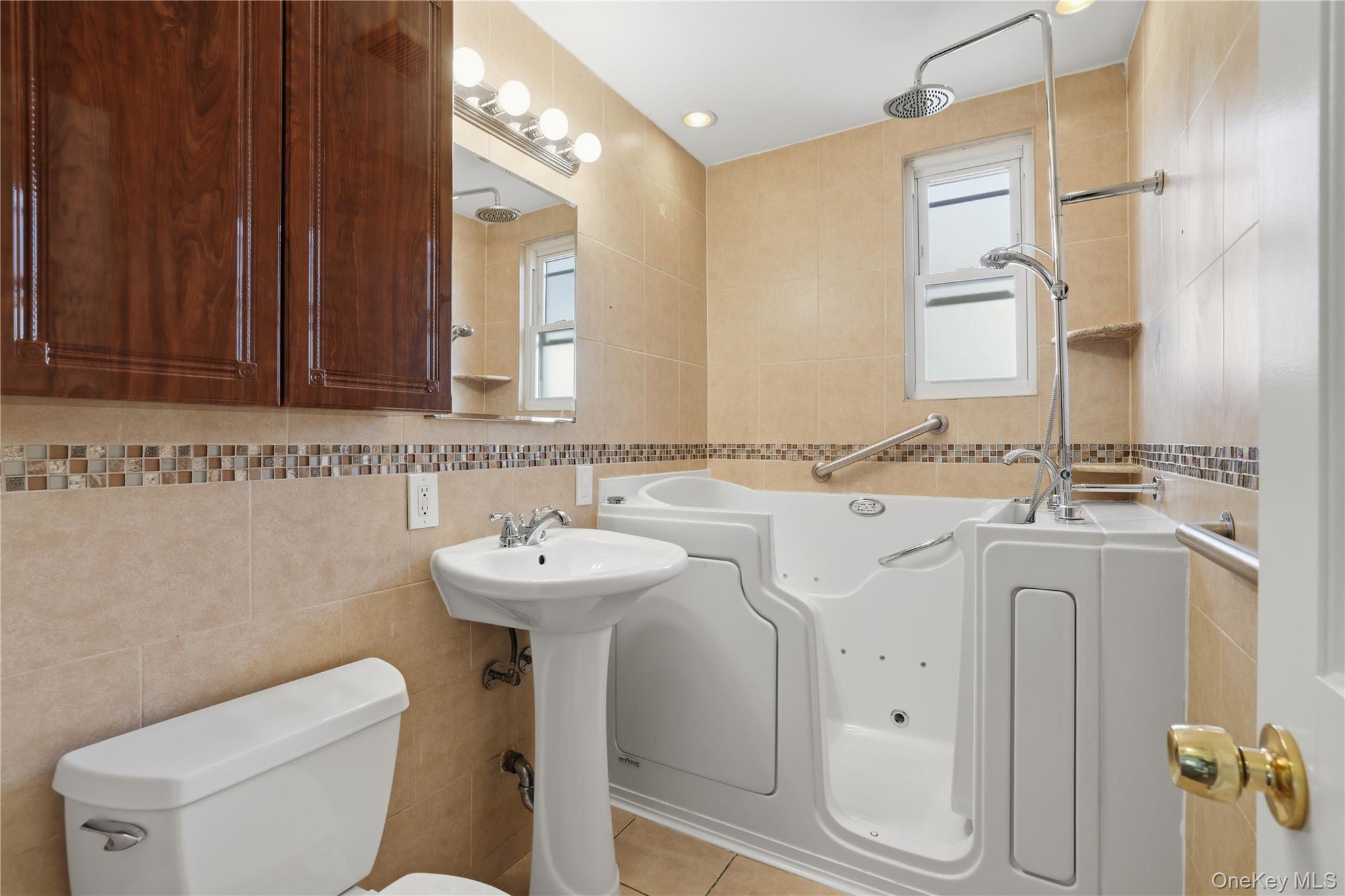 254-18 2nd Floor 75 Ave Upper
