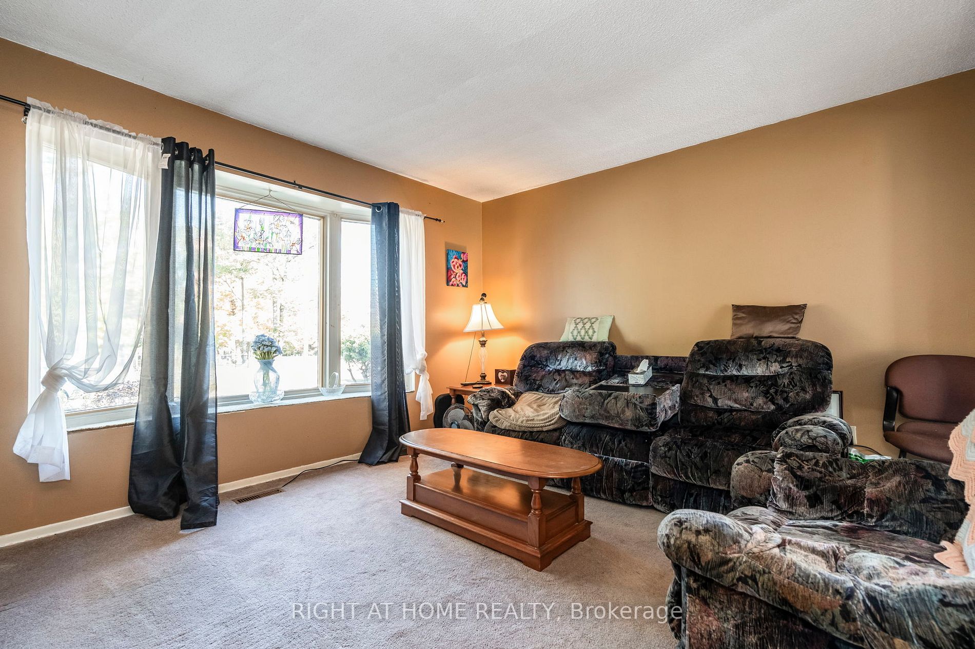 233 W Cundles Rd