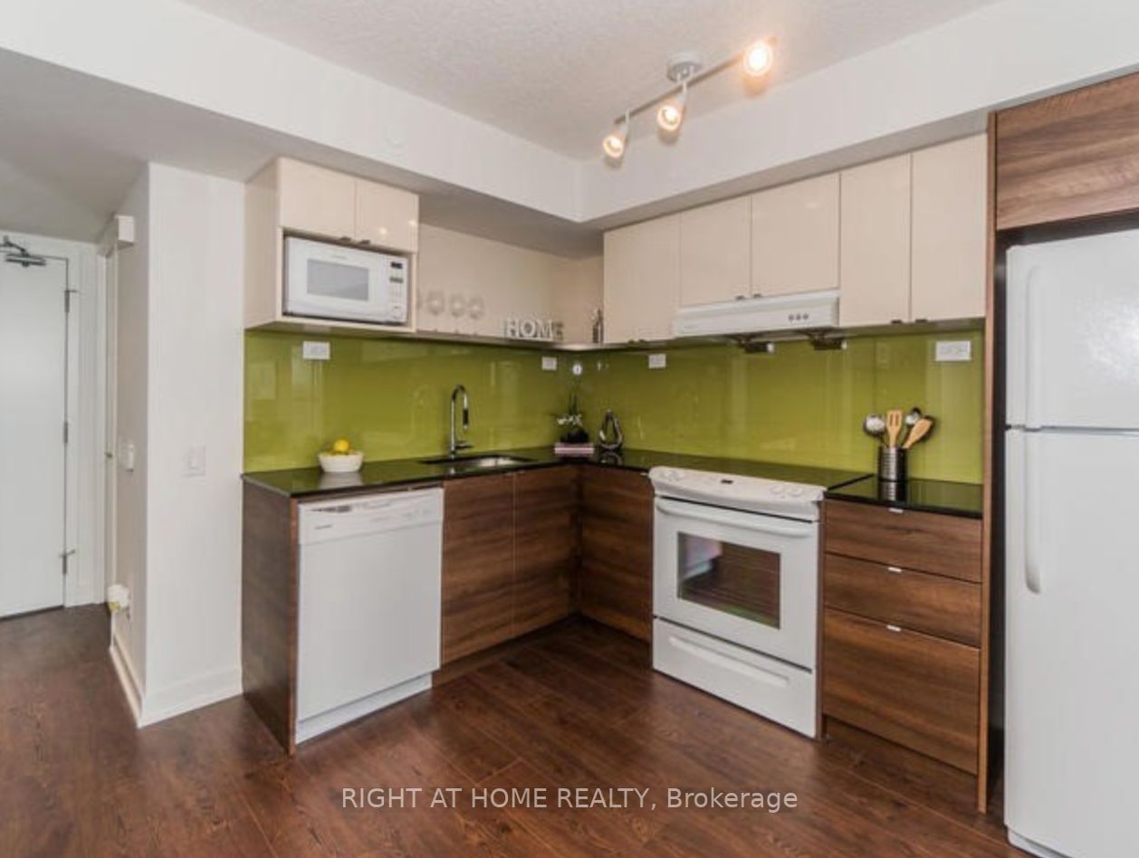 72 Esther Shiner Blvd 1009