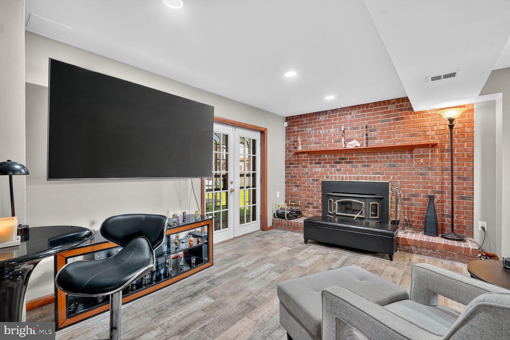 905 New Orchard Place