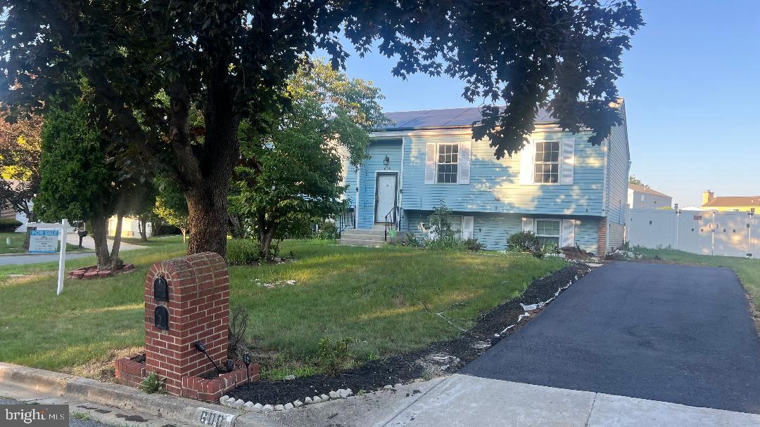 600 Castlewood Place