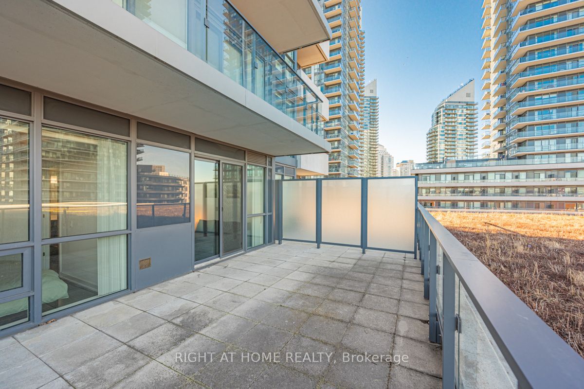 2200 W Lakeshore Blvd 612
