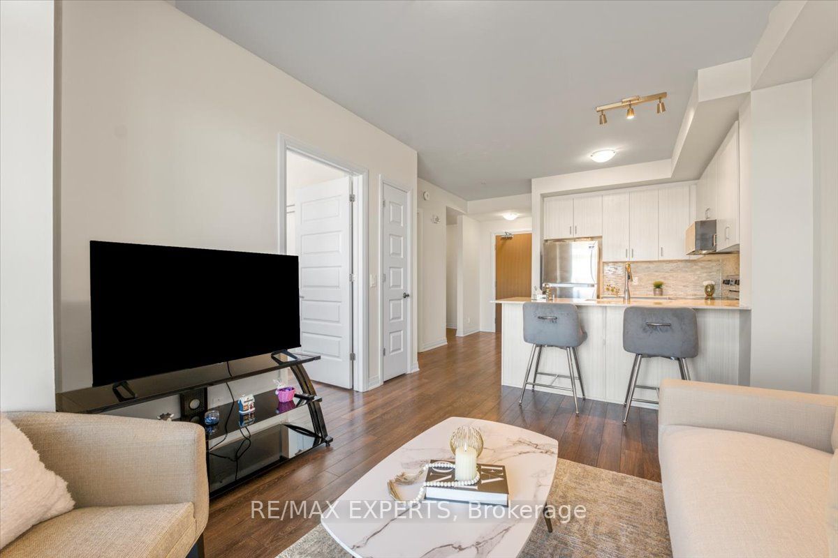 1105 E Leger Way 527