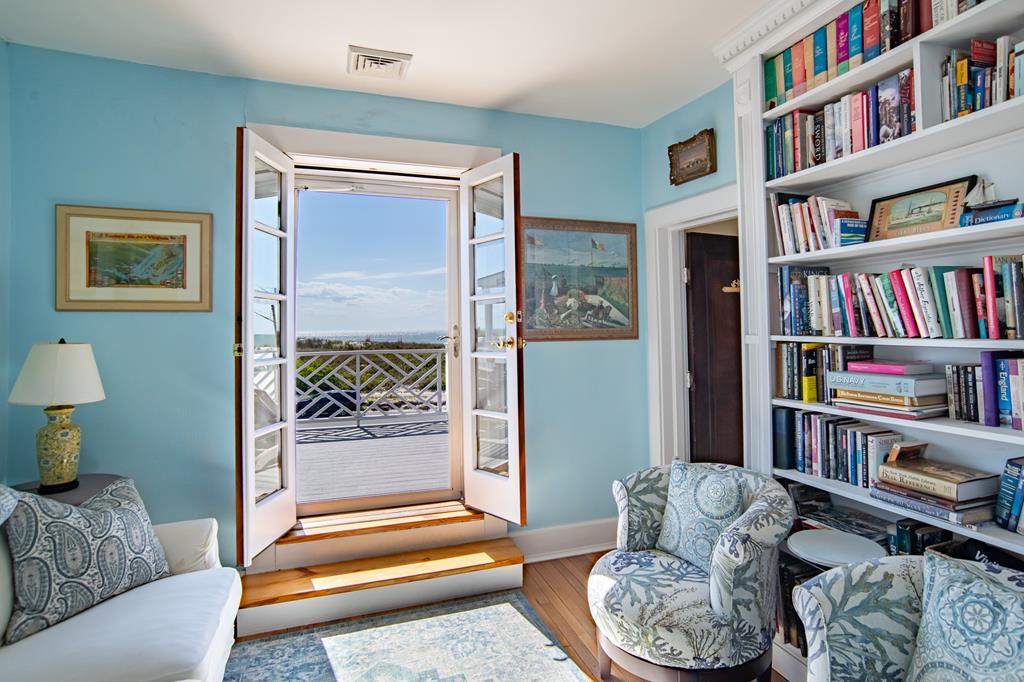 212 Bay Ave 9A