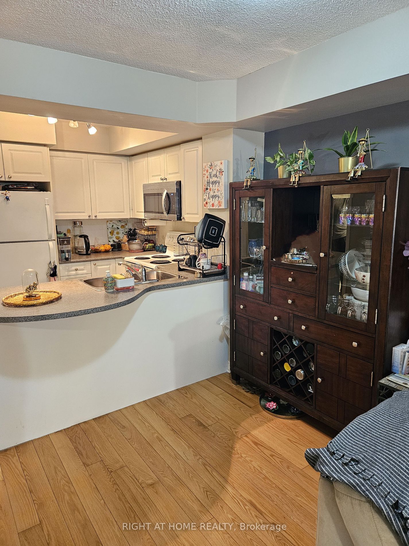 4090 Living Arts Dr 812