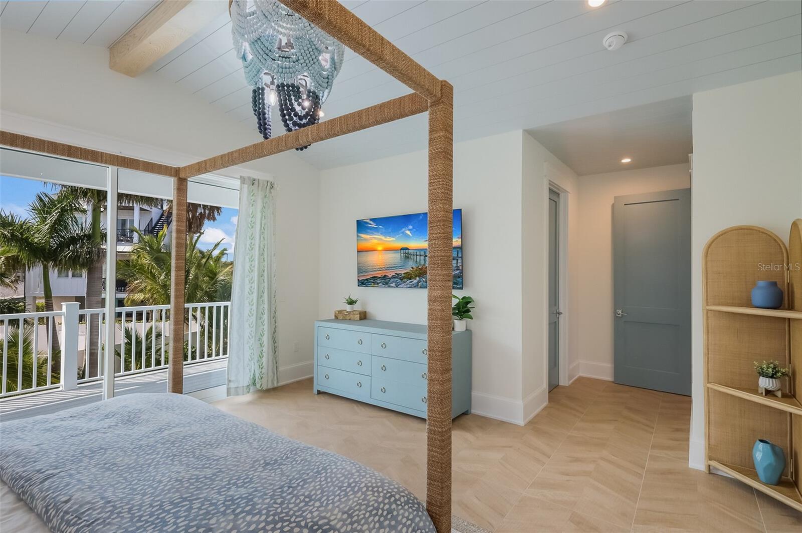 227 S Harbor Drive