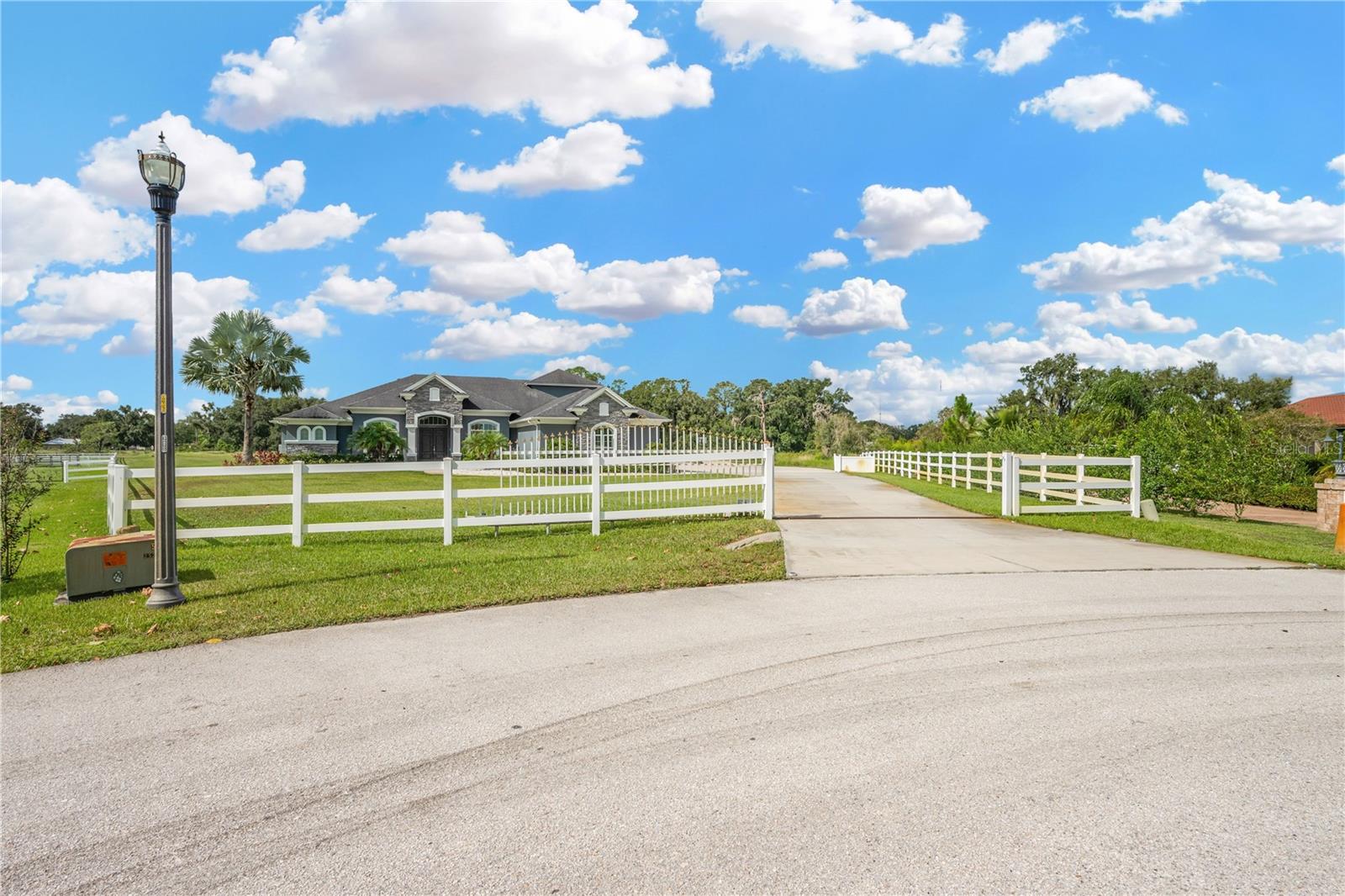 2850 Saddle Ridge Lane