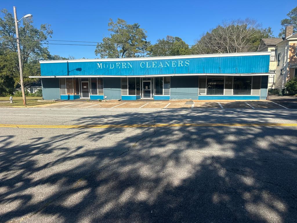 Located just minutes from the heart of downtown, 522 N Broad Street offers an incredible opportunity for investors or business owners looking to bring new life to a property with great bones and possibilities. Previously home to a longstanding dry-cleaning business, this building is ready for a fresh start and new ideas. With some updates and vision, it could easily be transformed into a thriving space to fit a variety of uses. Its prime location and solid structure make it the perfect canvas to create something special in one of Thomasville's most convenient areas.