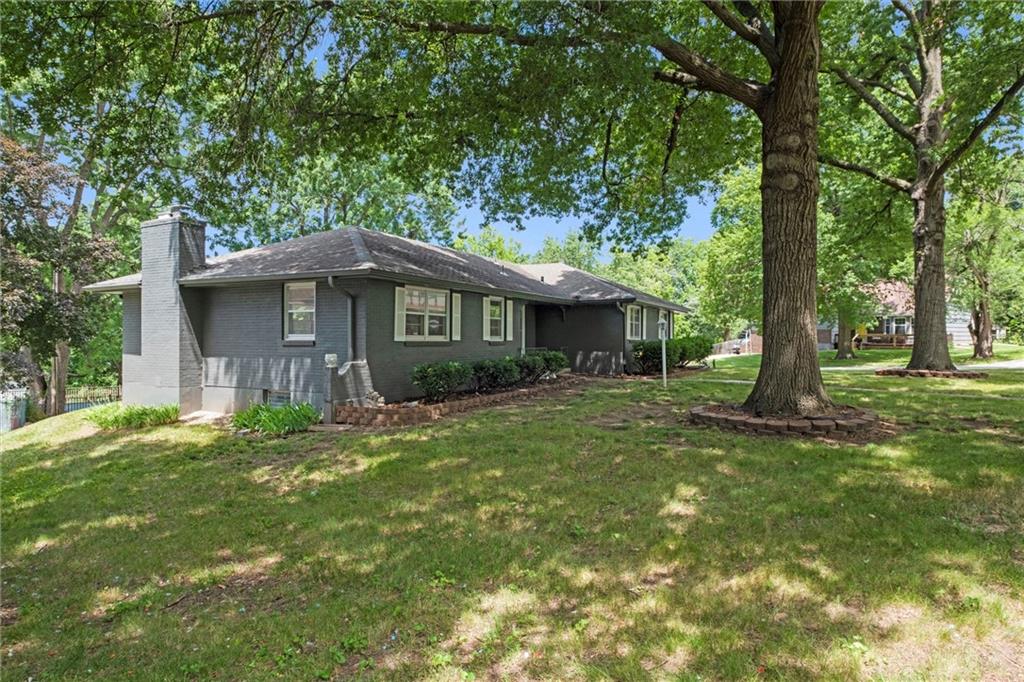 6100 Englewood Avenue