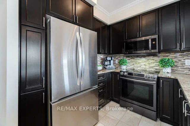 9255 Jane St 809