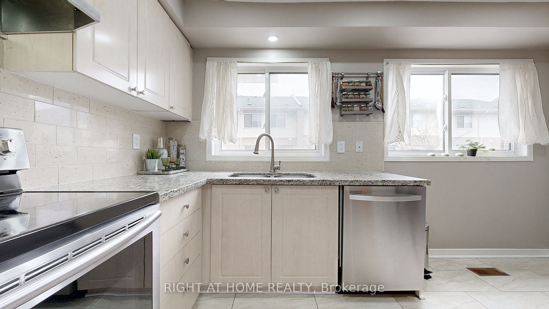 34 Rumi Cres