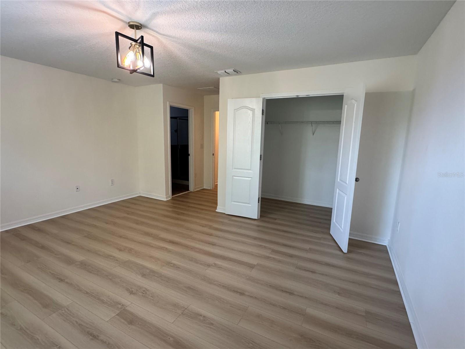 2731 Hampton Green Lane