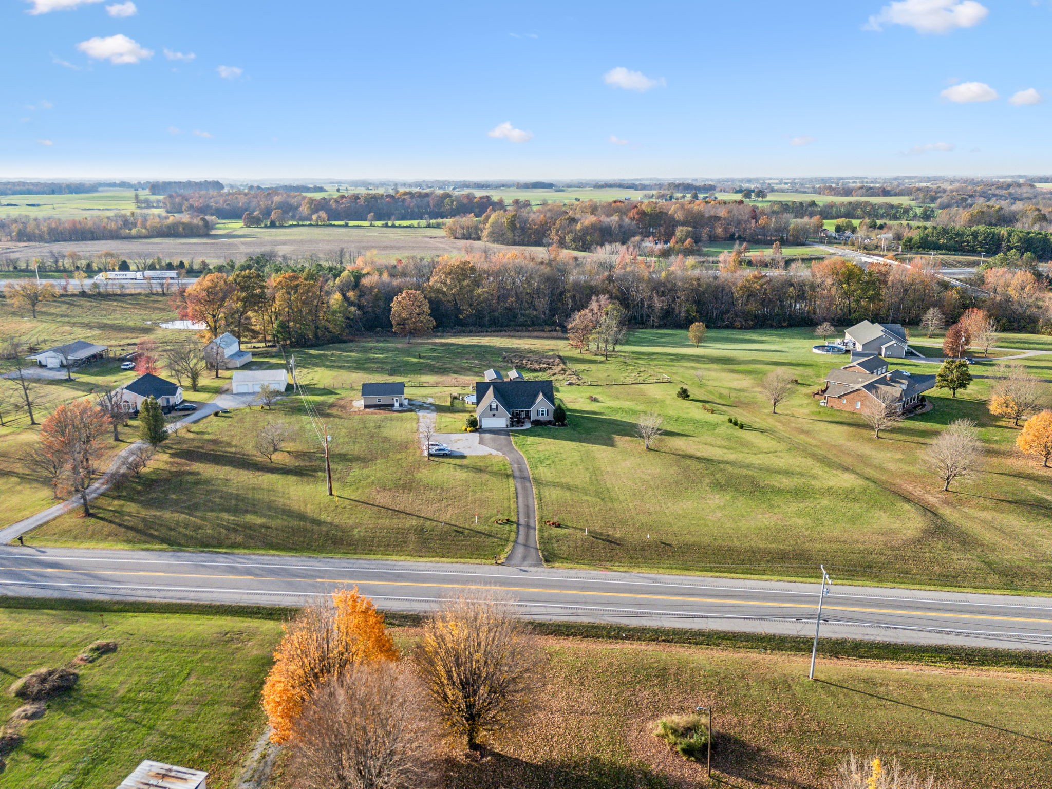 5881 Highway 31 W