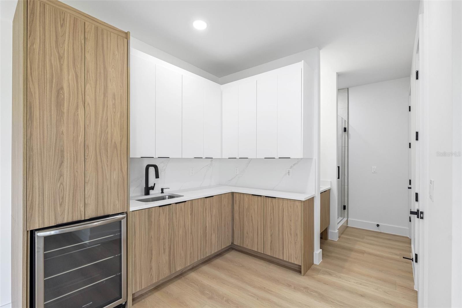 101 W Warren Avenue 1