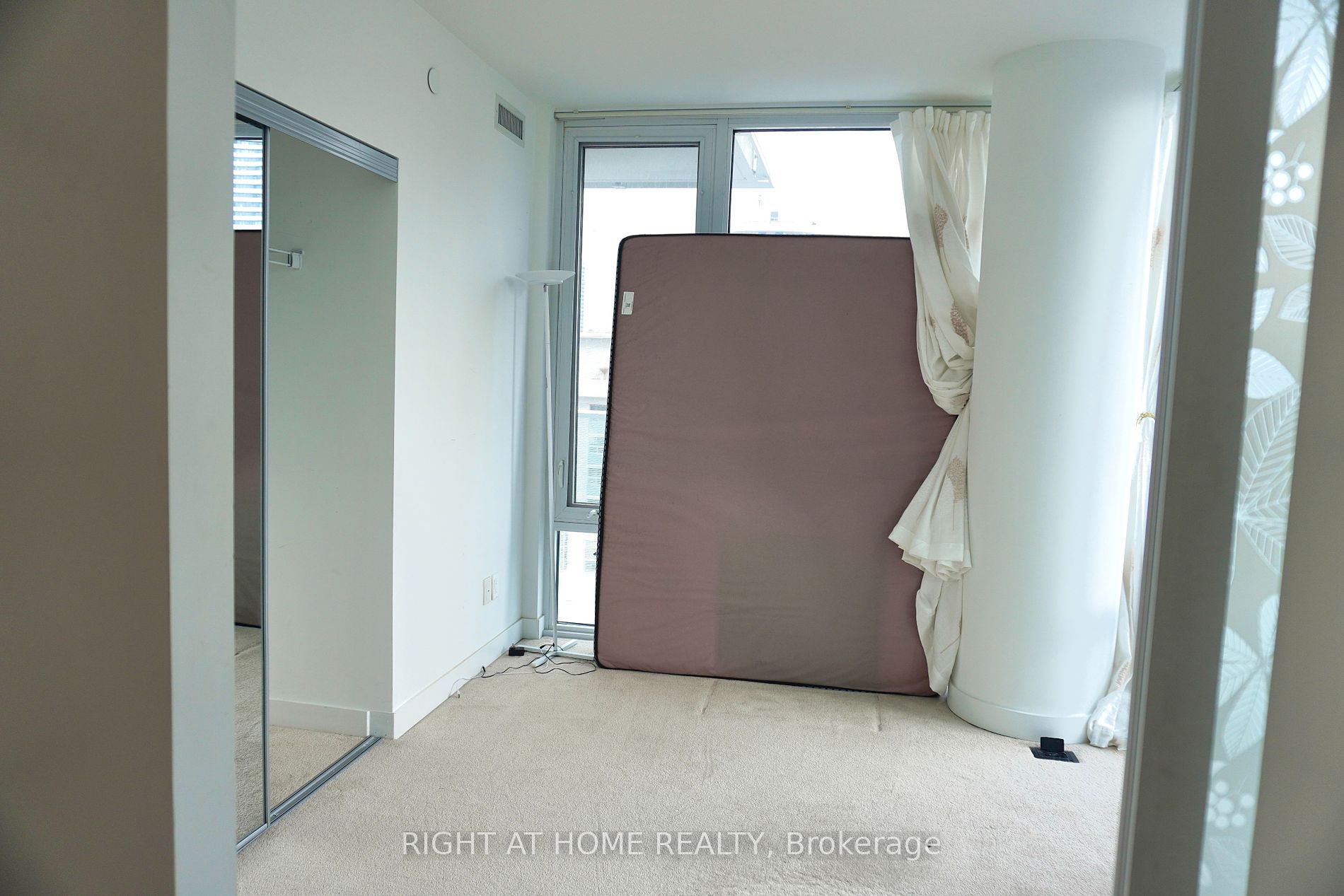 501 Yonge St 1409