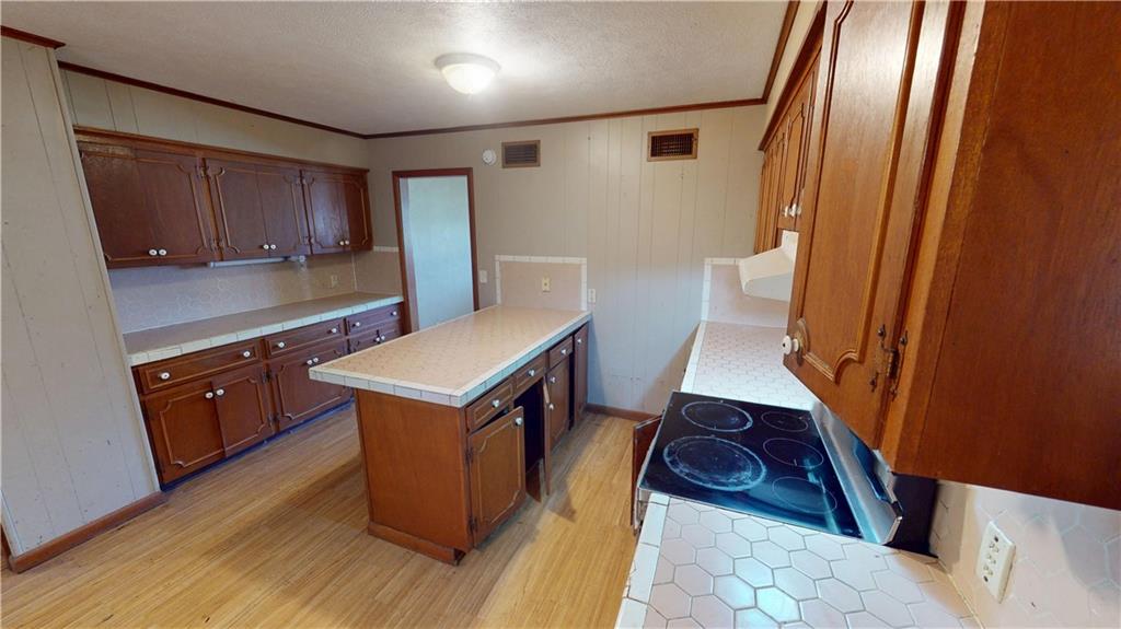 1015 E Quincy N/A