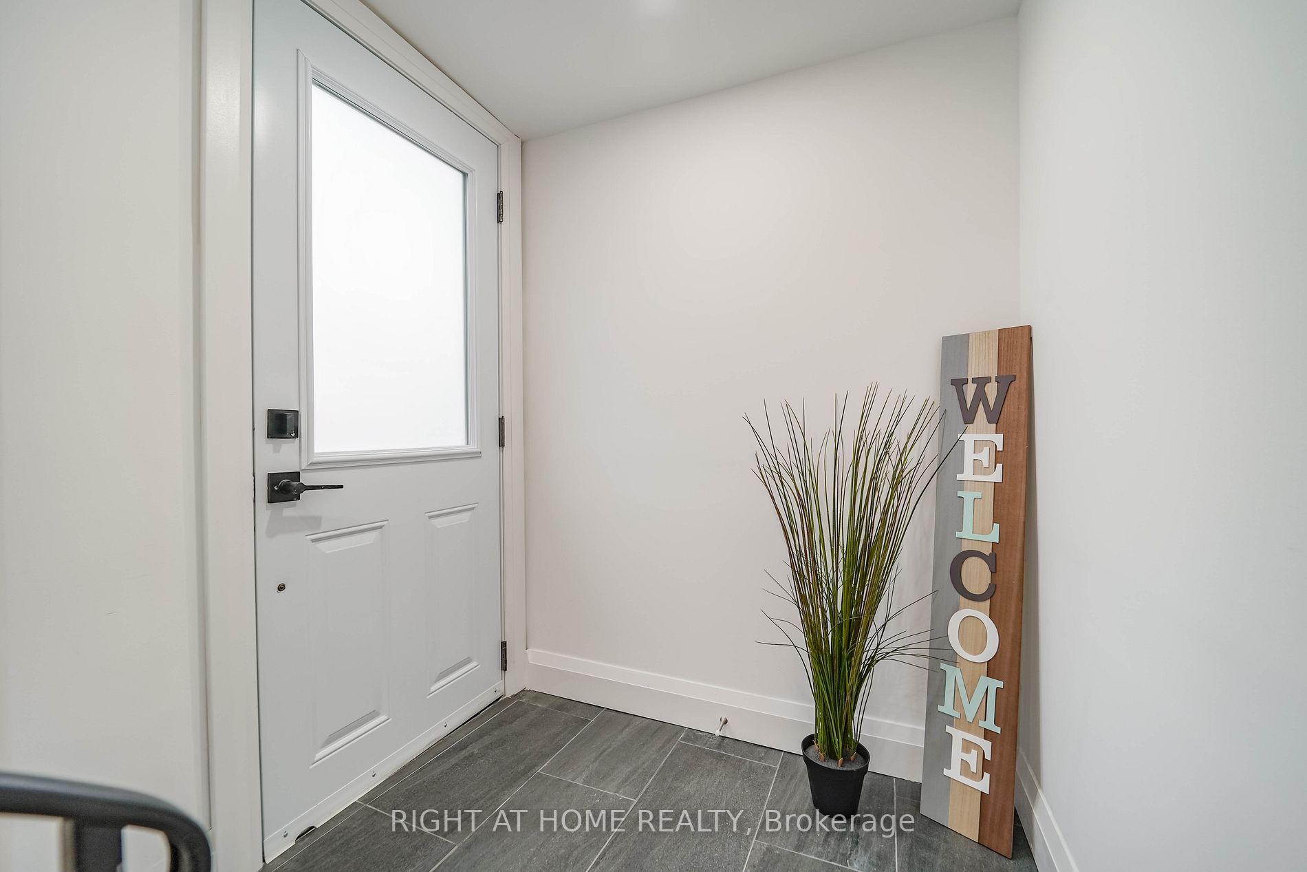 801 Coxwell Ave