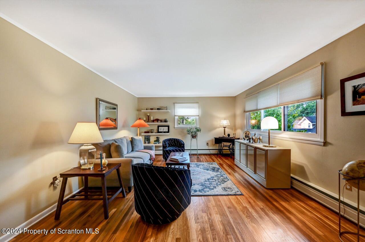 400 Montrose Avenue L113