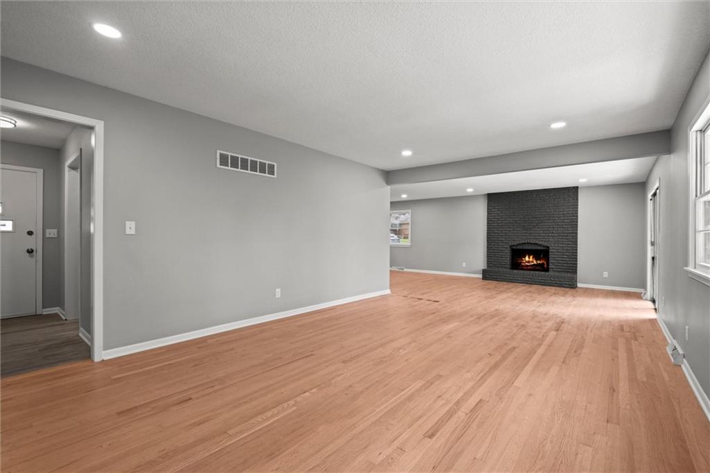 6100 Englewood Avenue