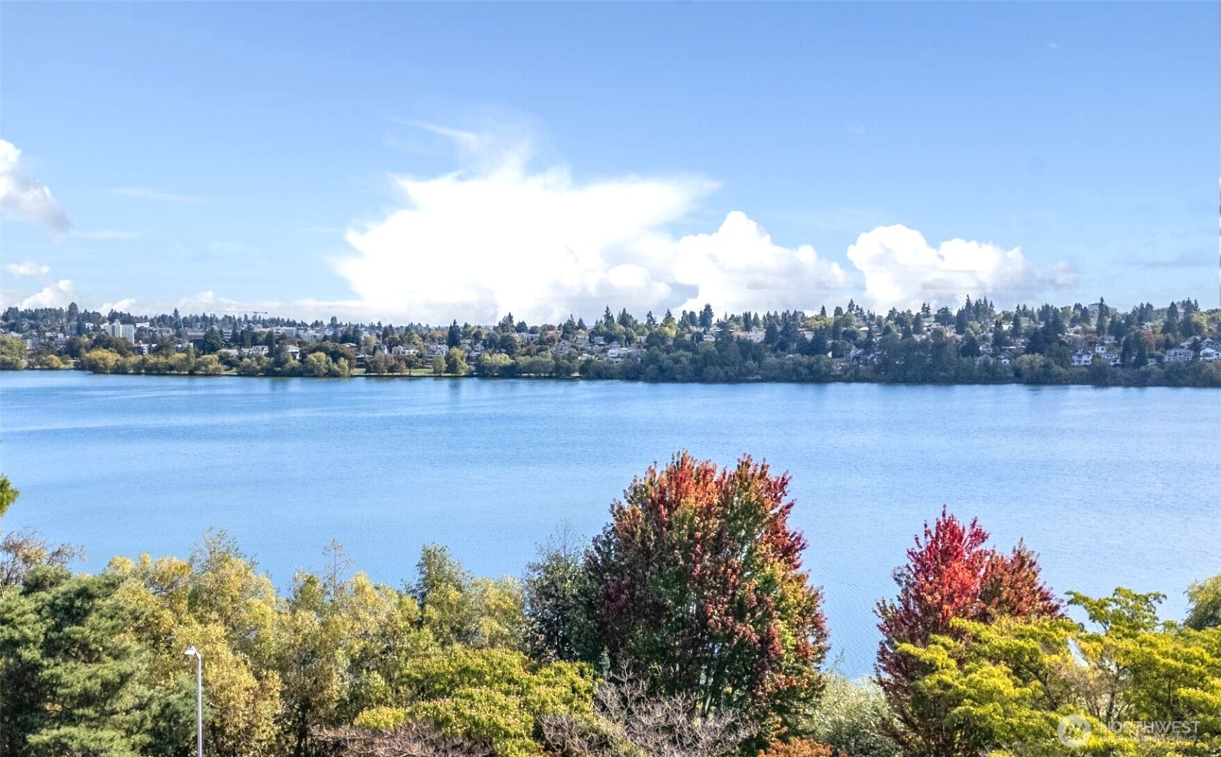 6707 Aurora Avenue N