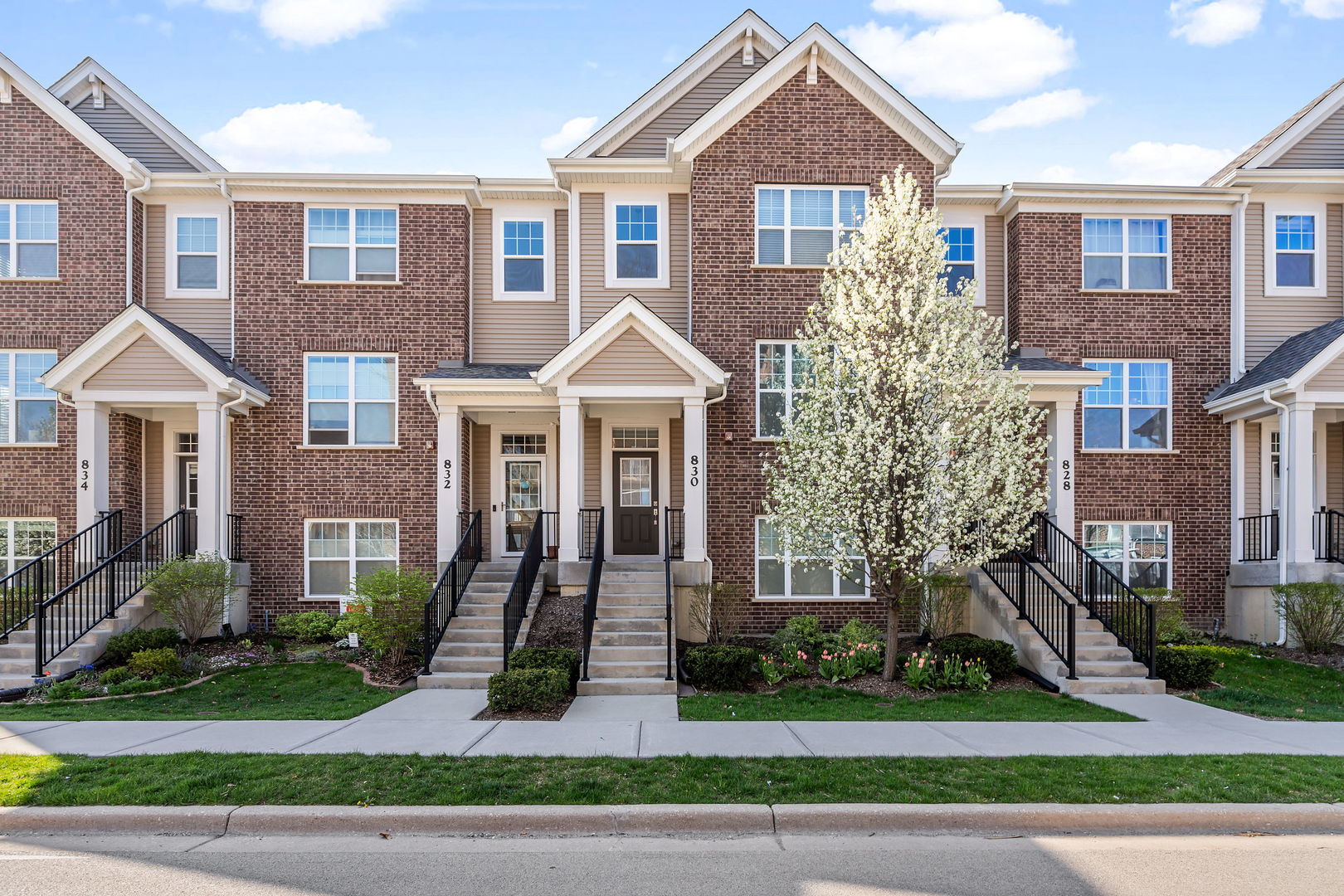 Gorgeous  townhouse near charming downtown Des Plaines! Enjoy walking distance to downtown Des Plaines and Metra train. Open floor plan with 9' main-level ceilings, deluxe kitchen with granite counters and stainless-steel appliances, an oversized balcony, hardwood floors and a large primary bedroom suite including a walk-in closet. The main level features an open floor plan for exceptional entertaining. Your laundry is conveniently located on the same floor with your bedrooms. The lower level features a separate living space which can be converted into an additional bedroom, an office or a gym. Walkout from the lower level into two car attached garage. This is the ideal home if you are looking for the best of Des Plaines living without the maintenance. This home has it all plus incredible access - Walk to town & the Metra train! Minutes to O'Hare; easy access to Elgin-O'Hare Expressway, I-90, & 294. Conveniently located just minutes from shopping, library, restaurants and a neighborhood park one block away.