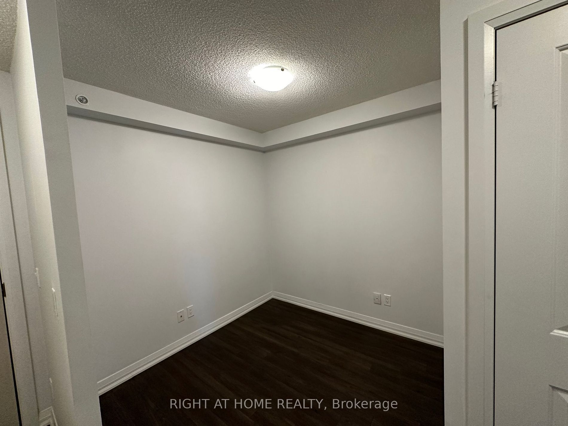 30 Meadowglen Pl 501