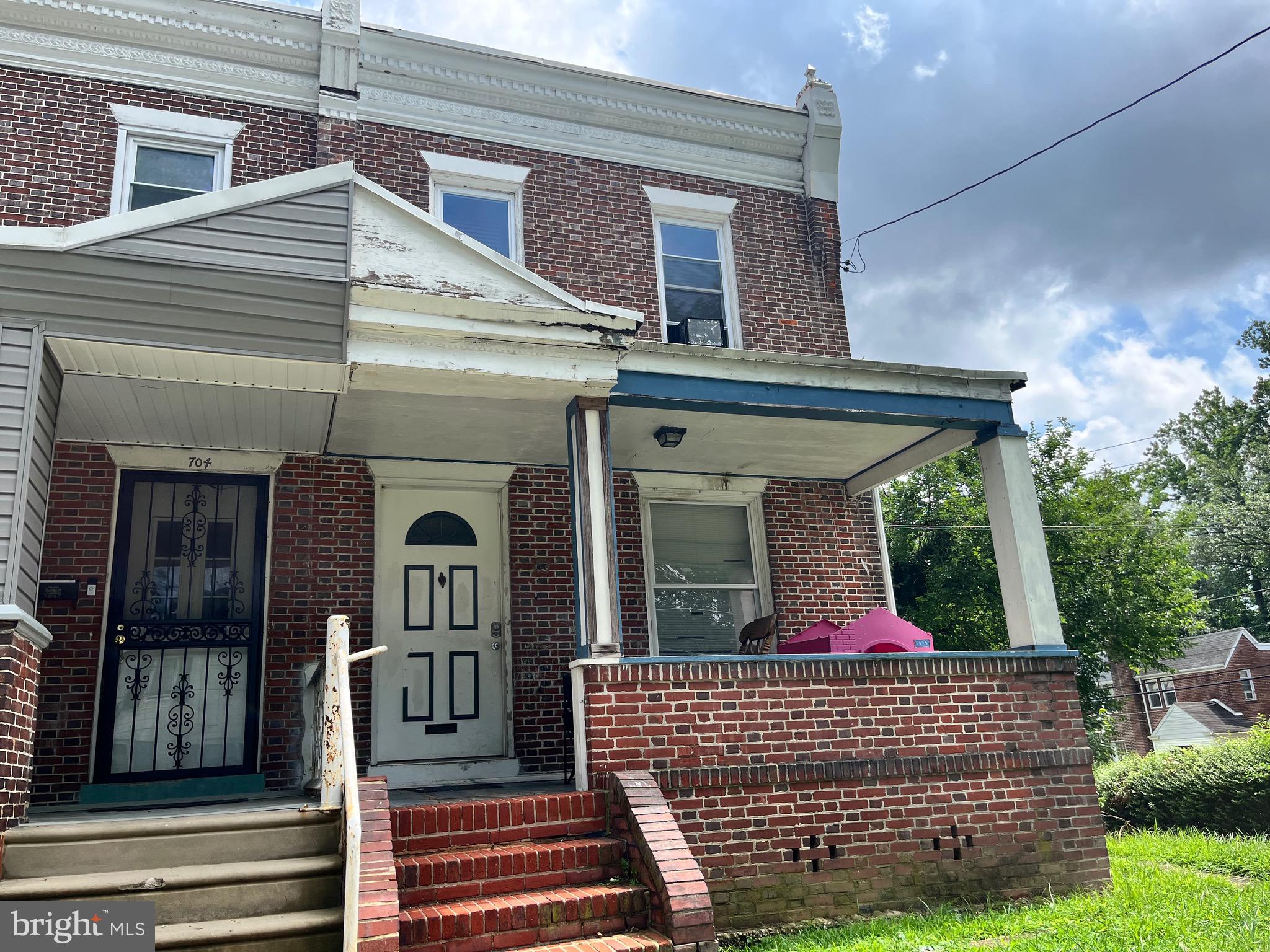702 Cedar Ave  