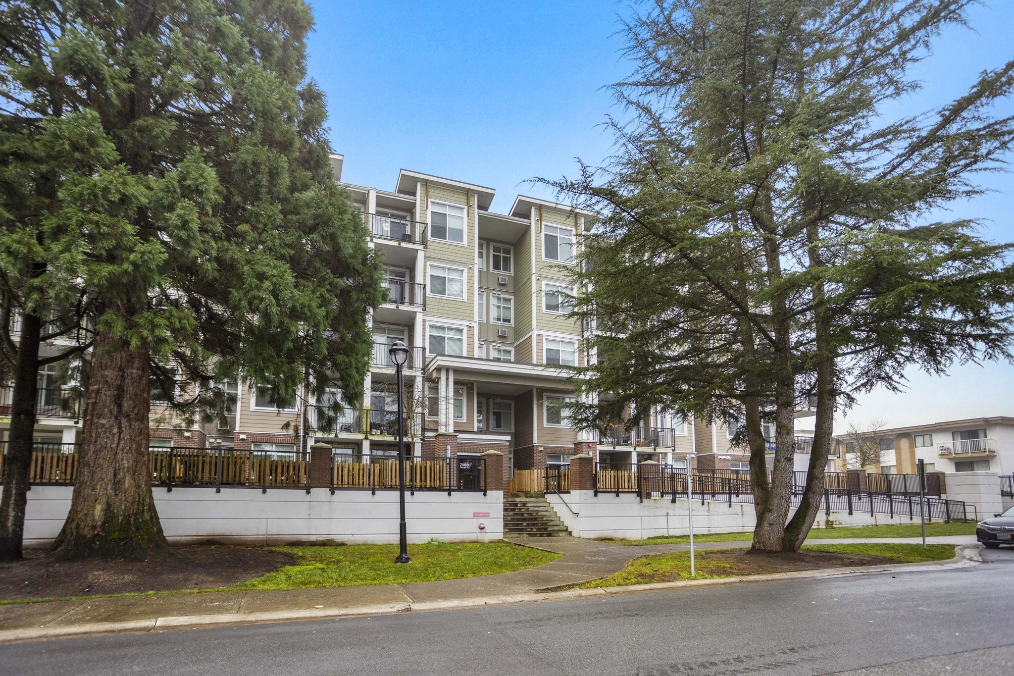 20686 Eastleigh Crescent 207