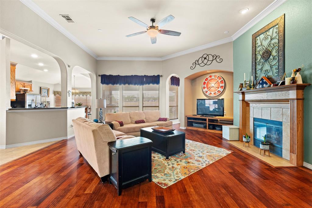 1301 Crest Glen Drive